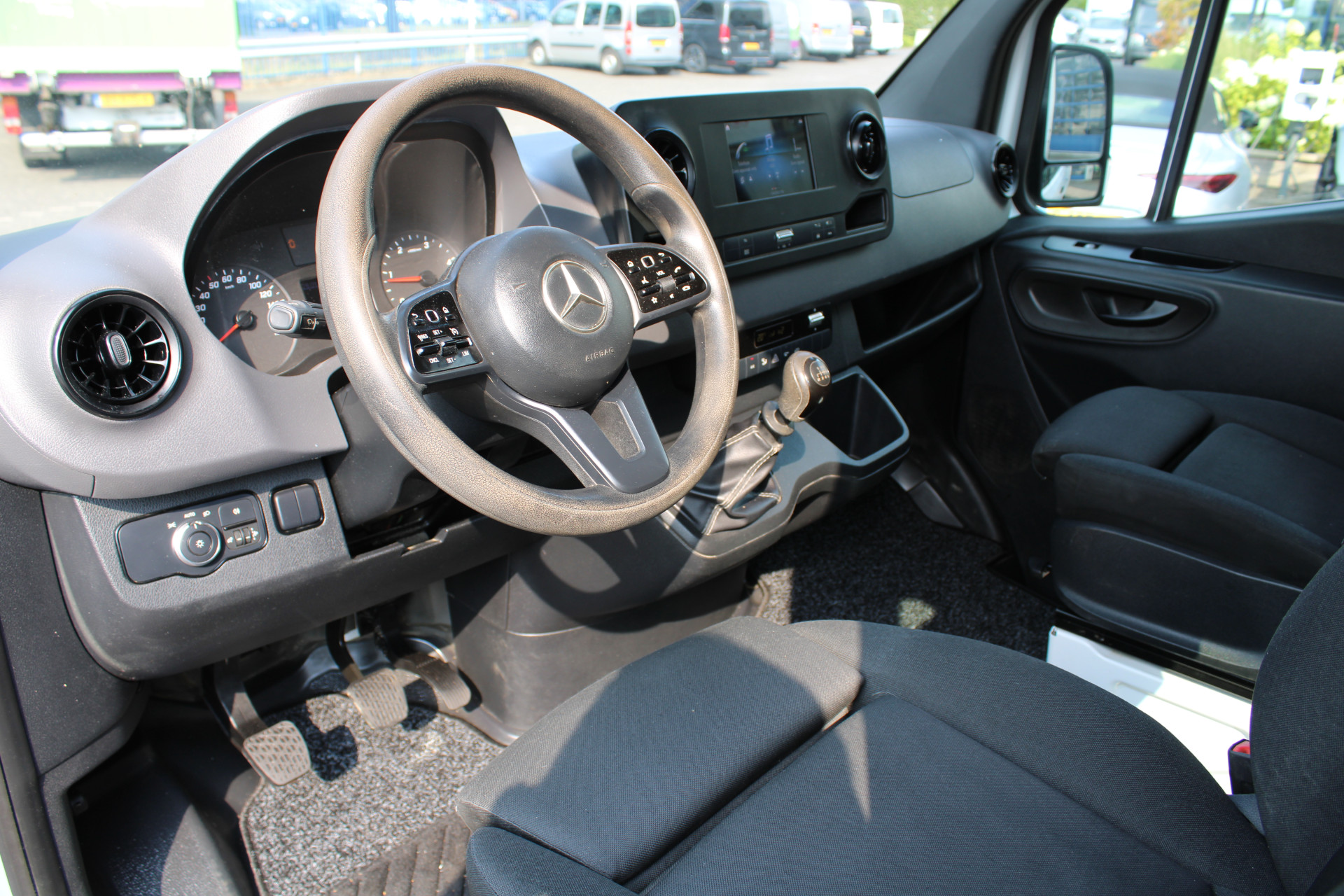 Mercedes-Benz Sprinter 4