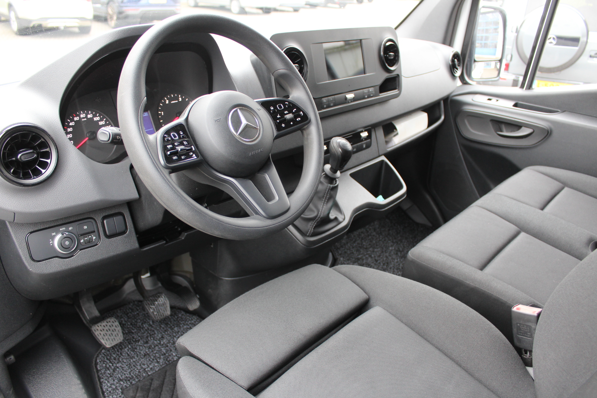 Mercedes-Benz Sprinter 4
