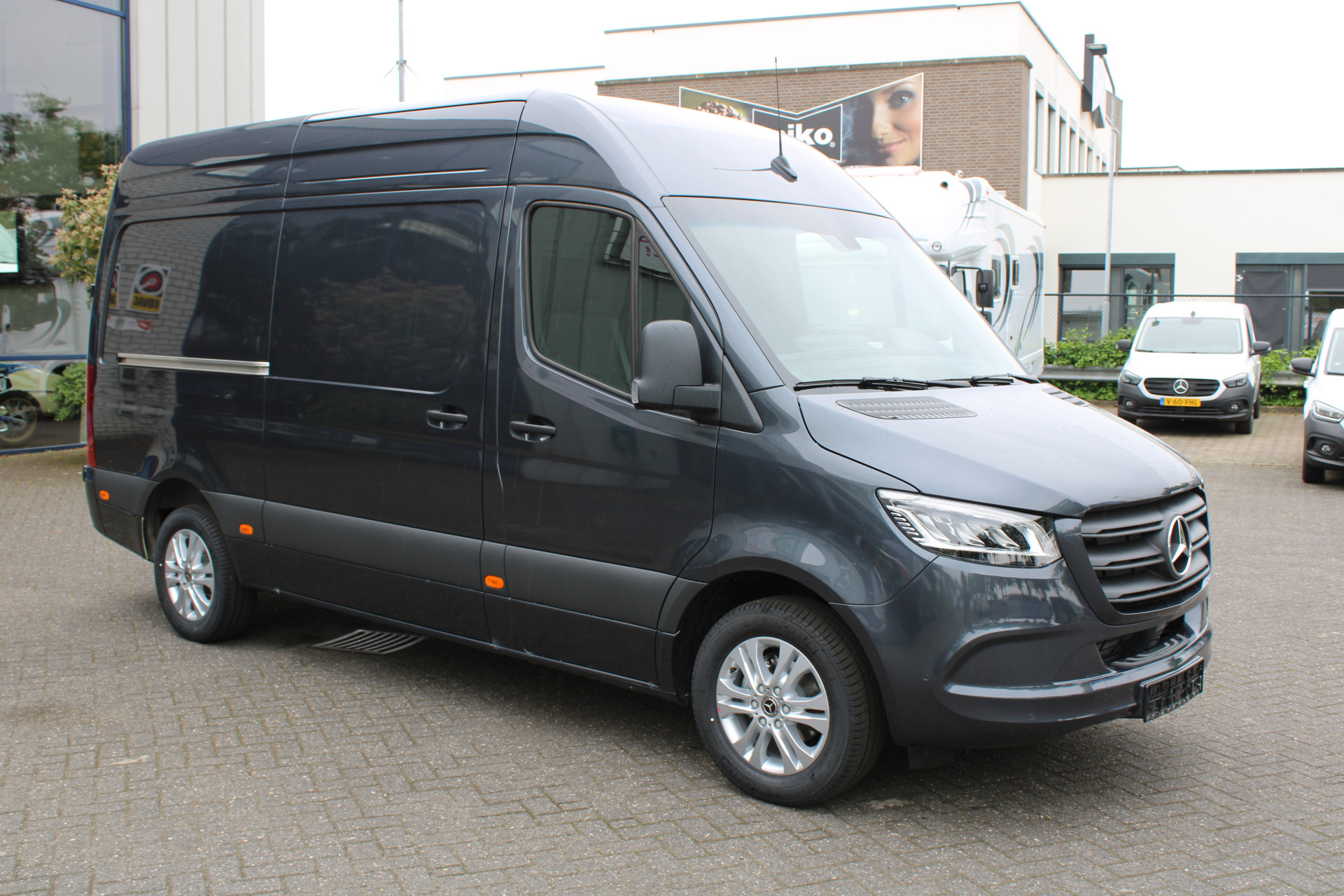 Mercedes-Benz Sprinter 11