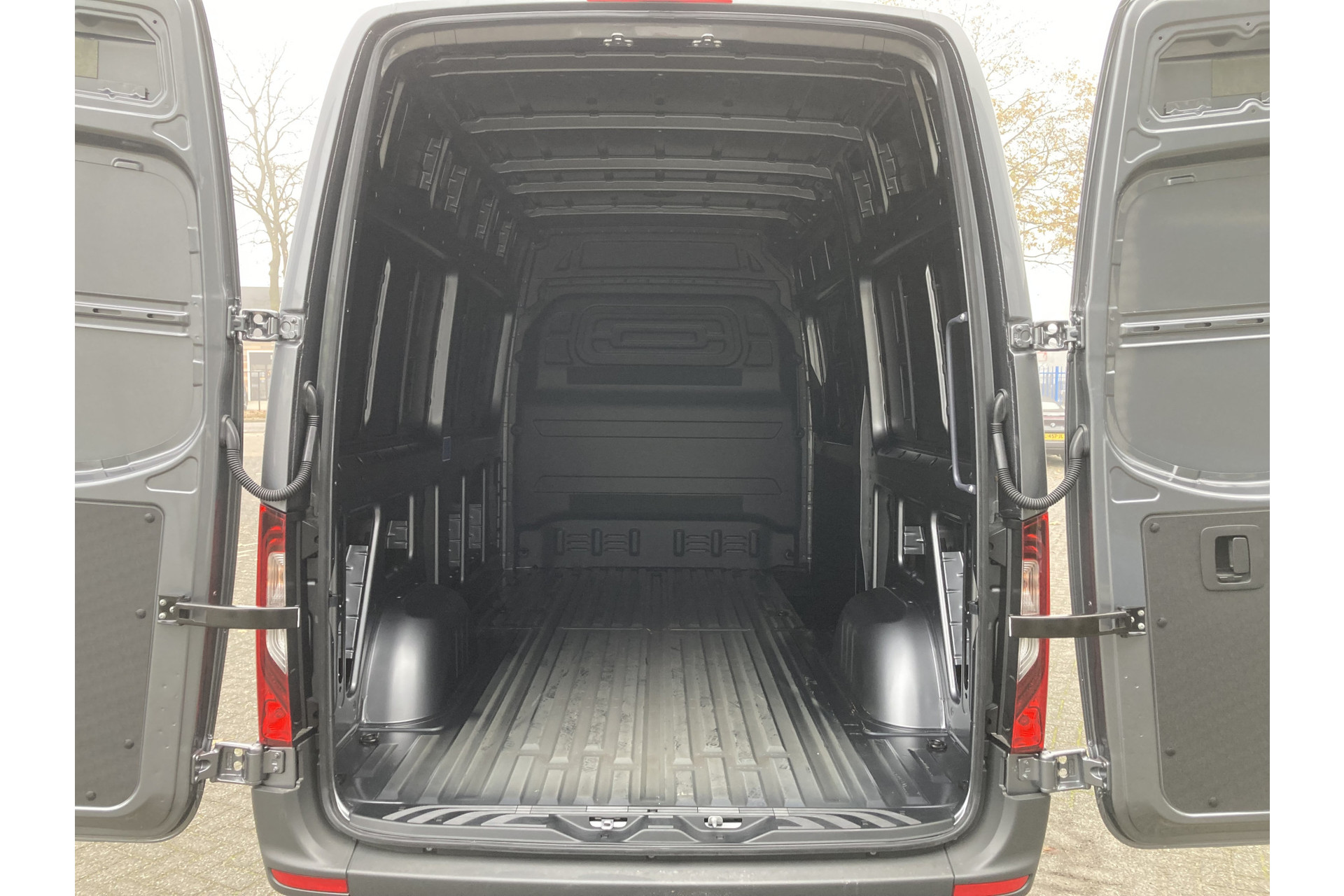 Mercedes-Benz Sprinter 11