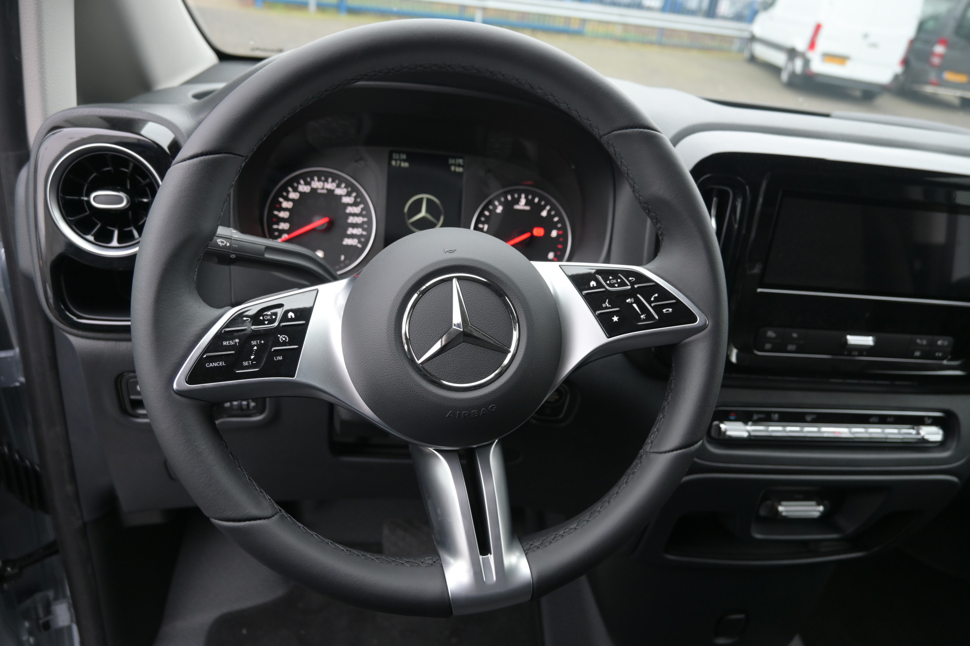 Mercedes-Benz Vito 12