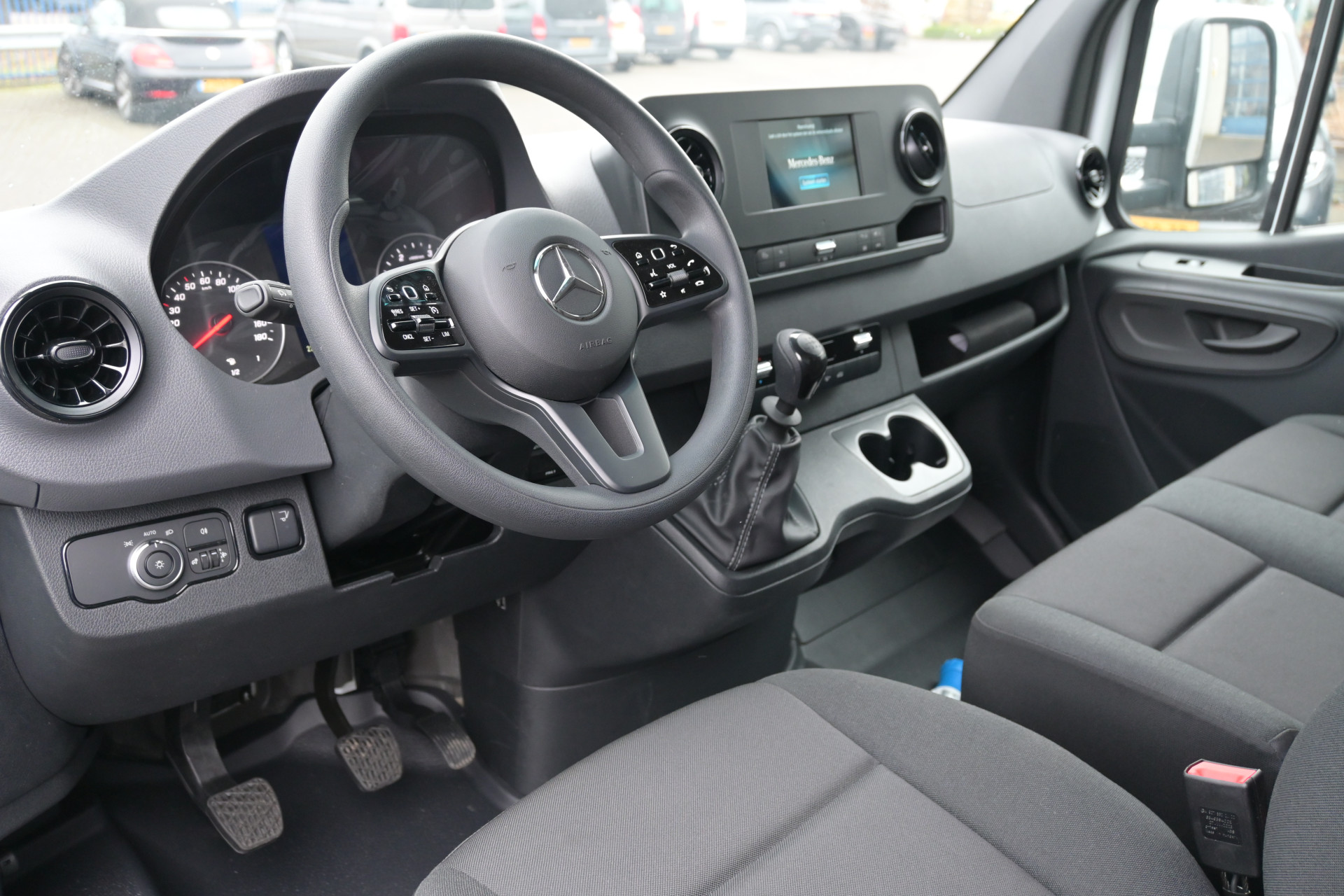 Mercedes-Benz Sprinter 4
