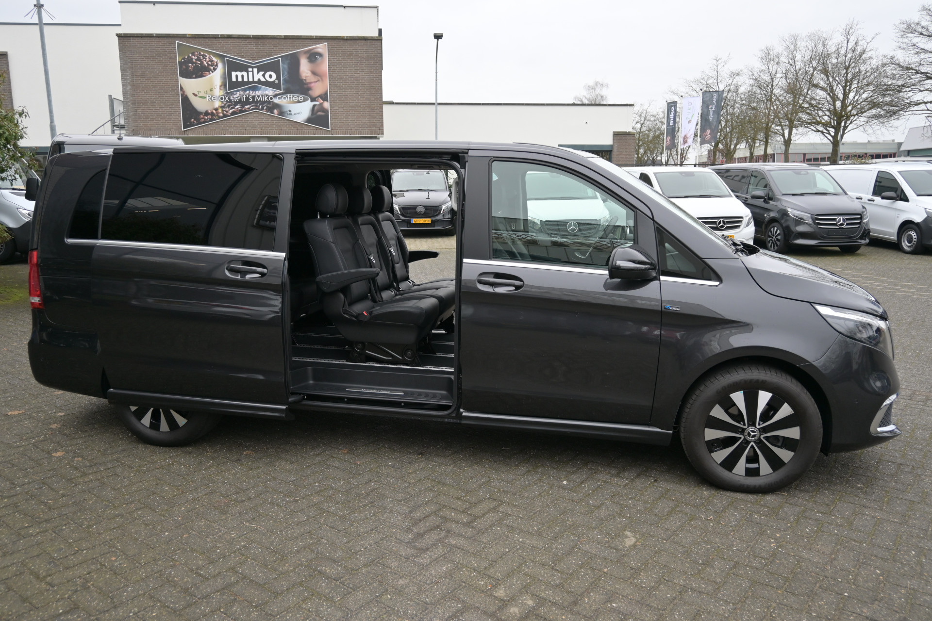 Mercedes-Benz EQV 11