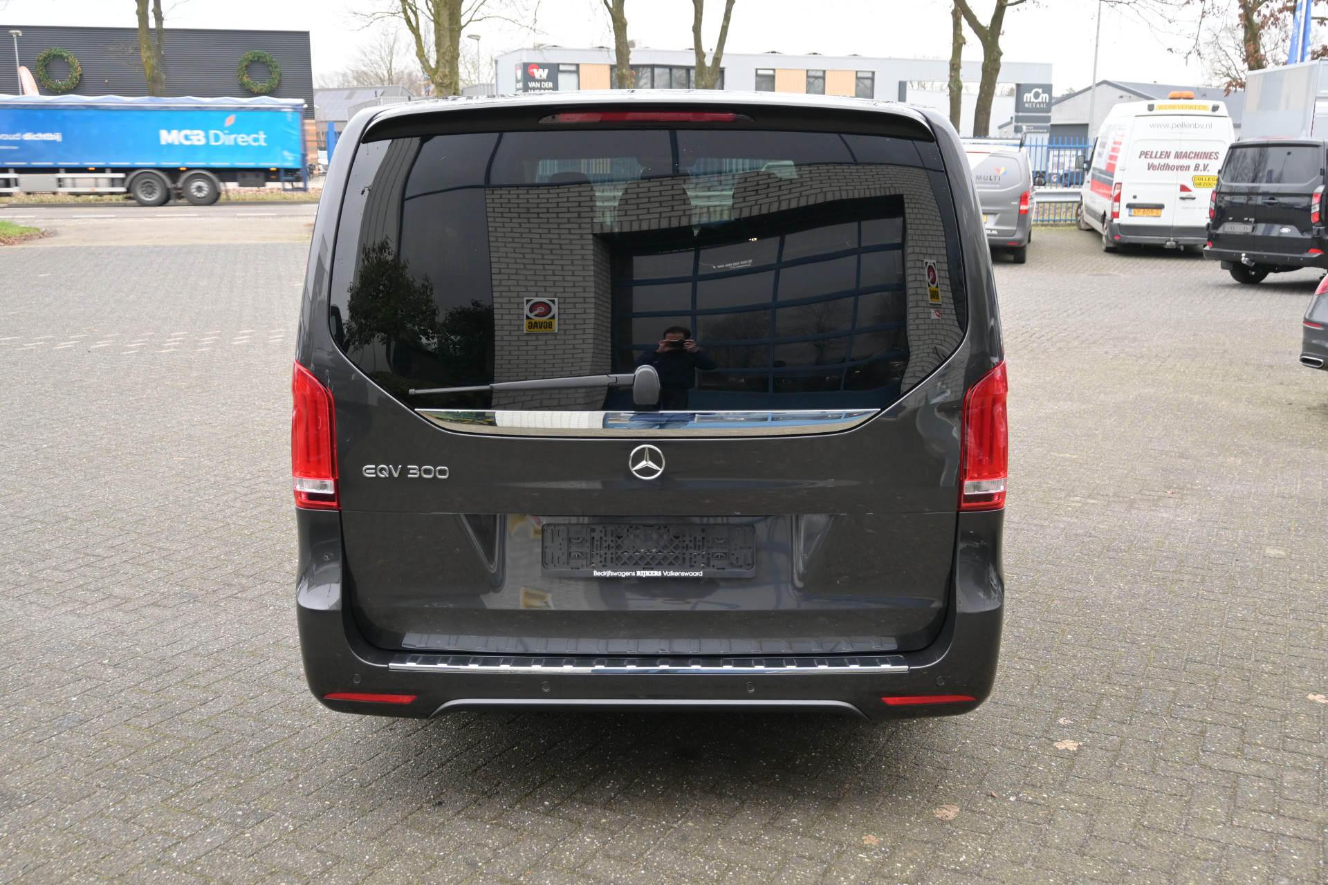 Mercedes-Benz EQV 13