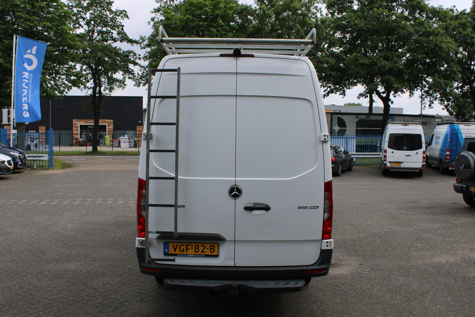 Mercedes-Benz Sprinter 10