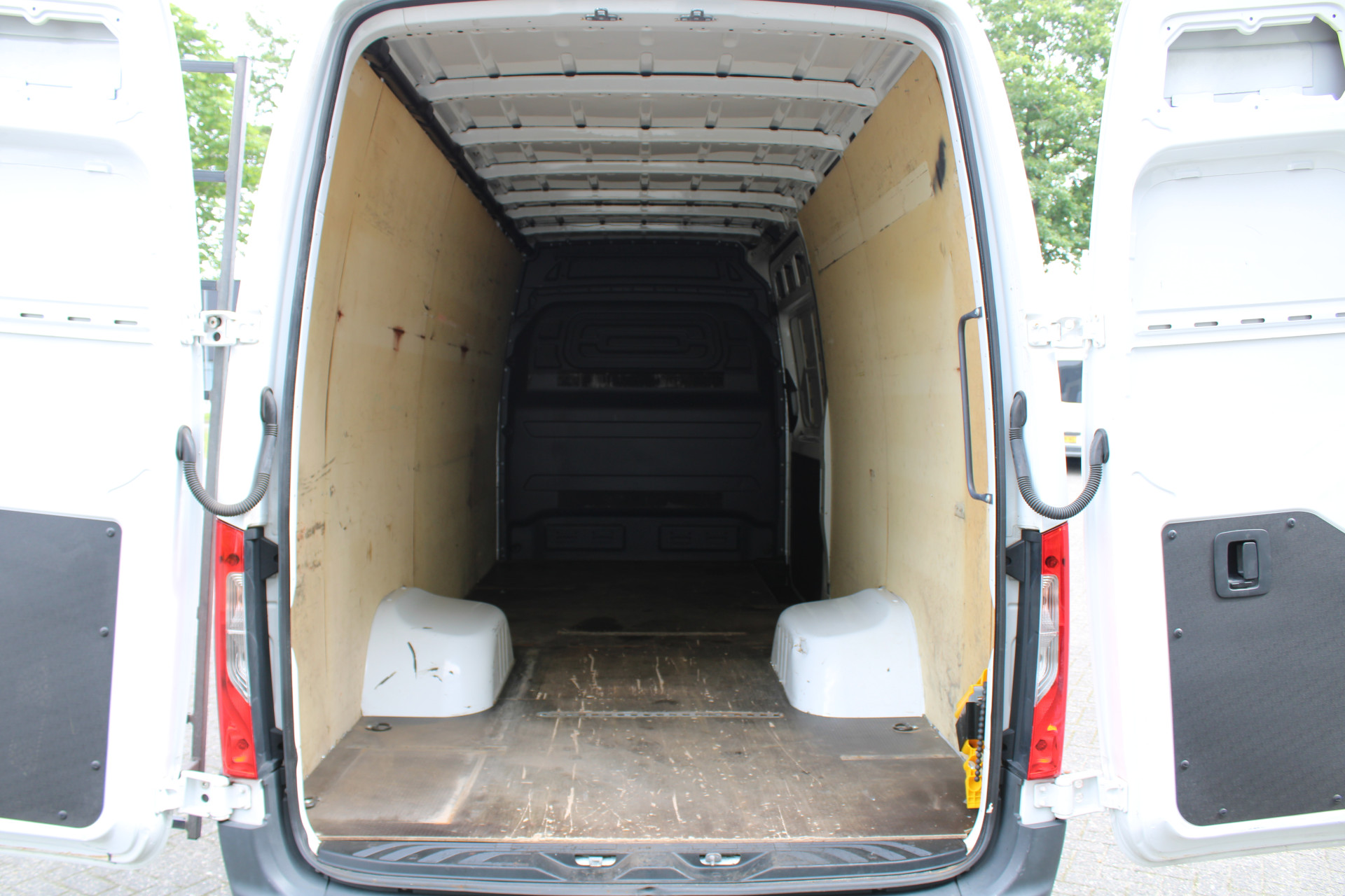 Mercedes-Benz Sprinter 11