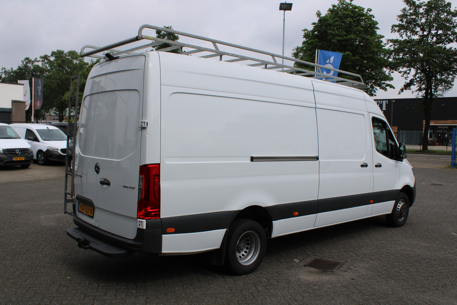 Mercedes-Benz Sprinter 2