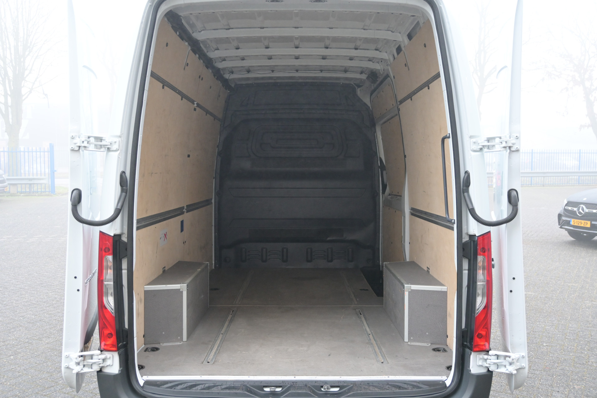 Mercedes-Benz Sprinter 11