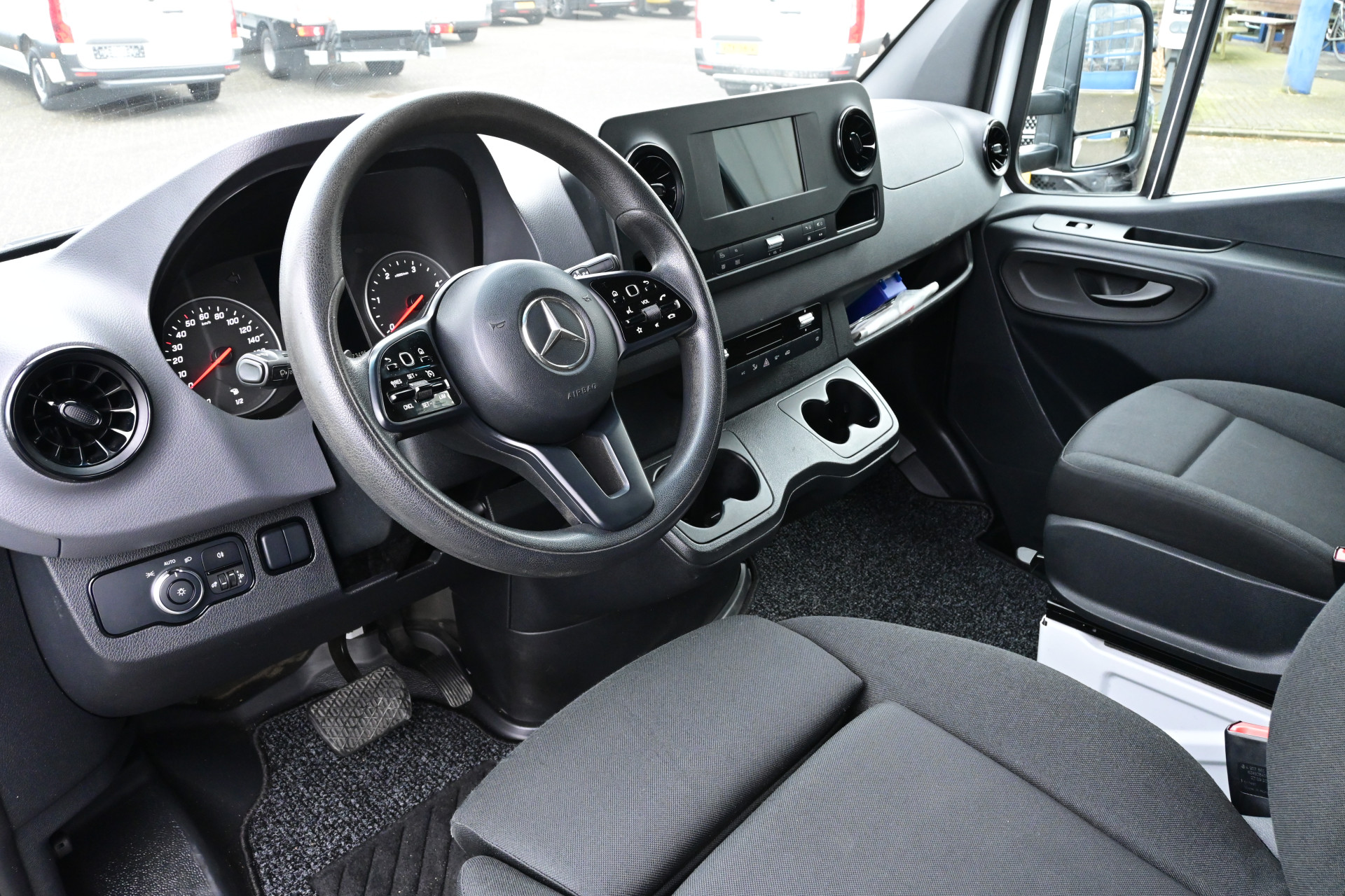 Mercedes-Benz Sprinter 4