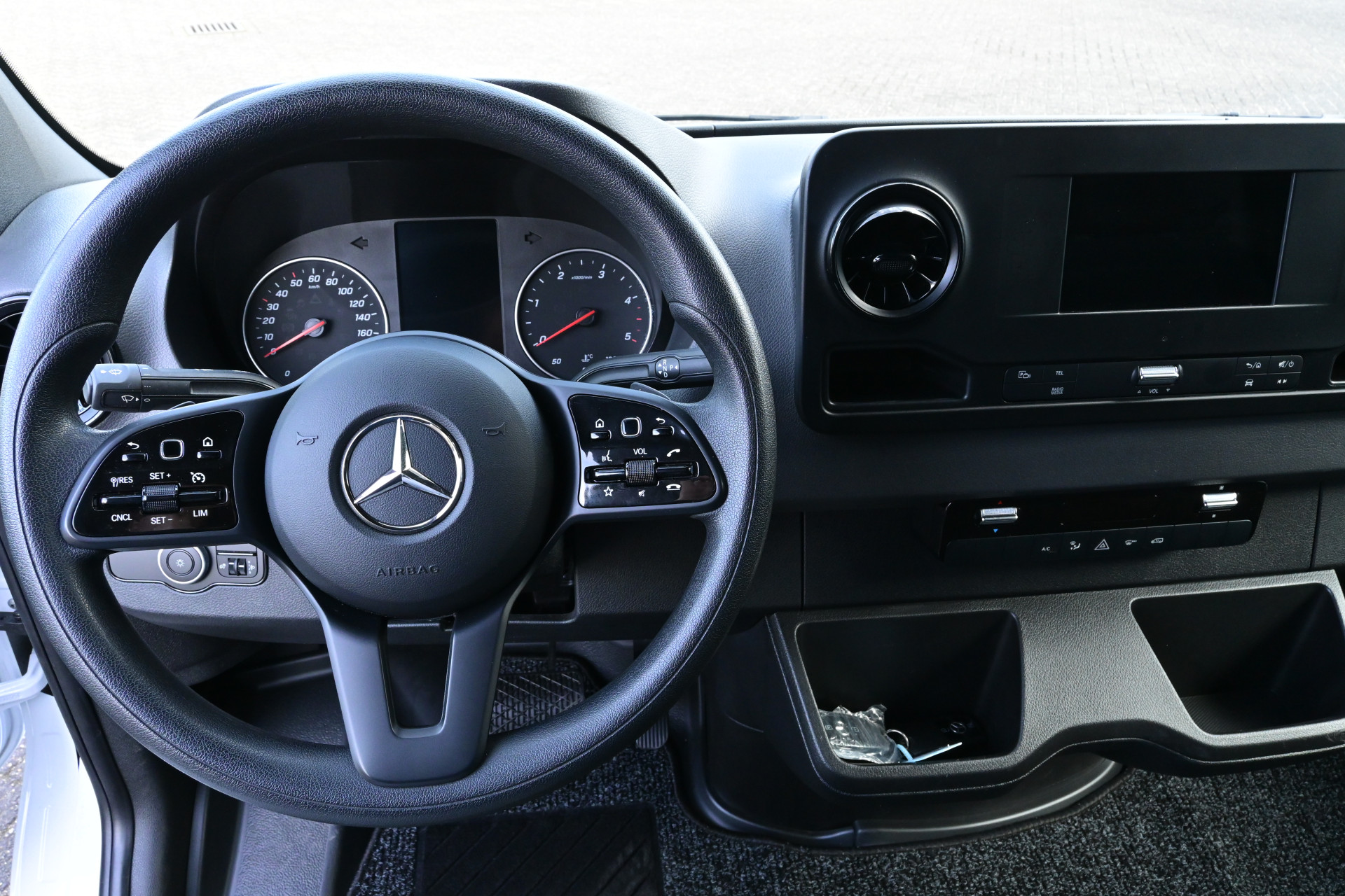 Mercedes-Benz Sprinter 12