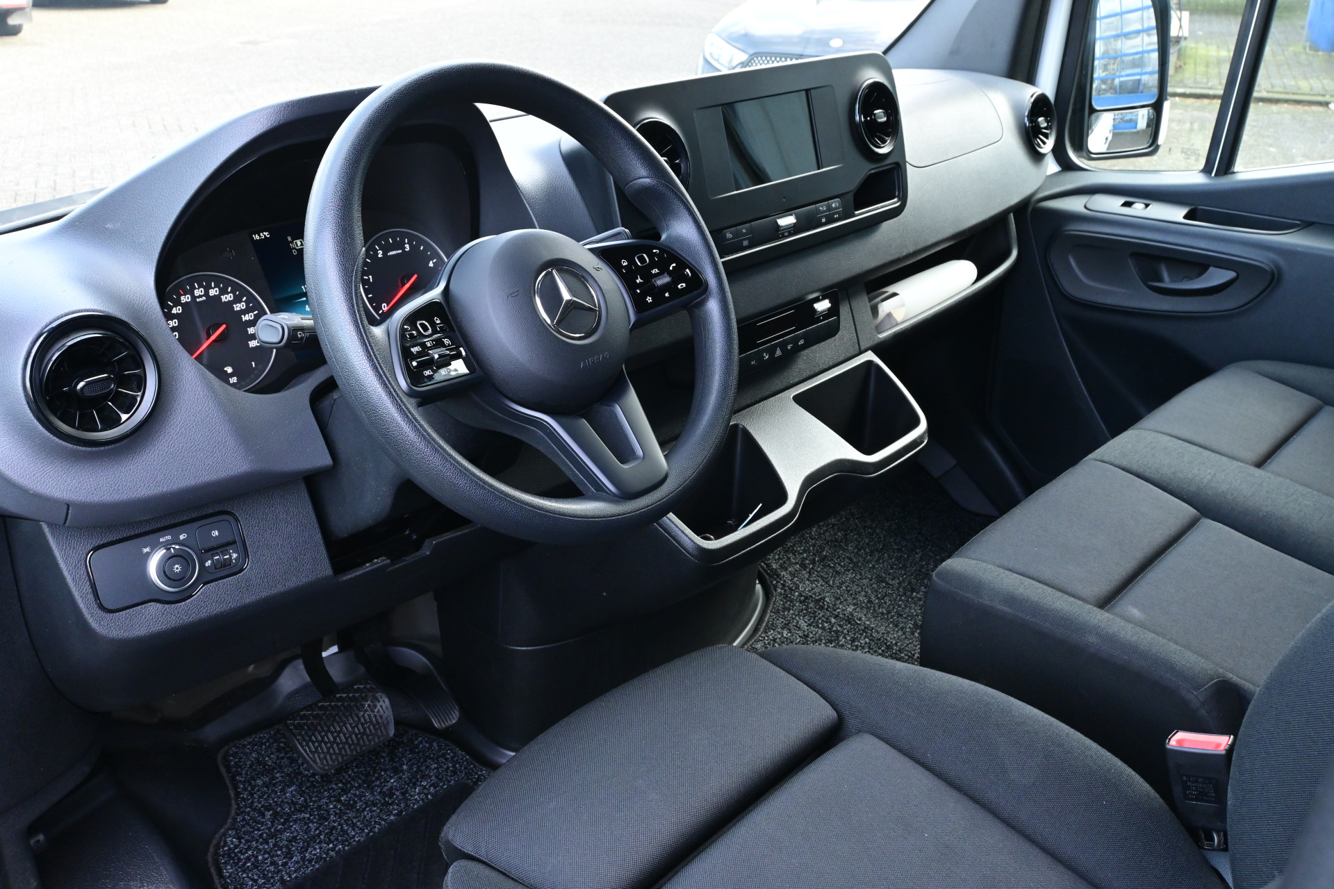 Mercedes-Benz Sprinter 4