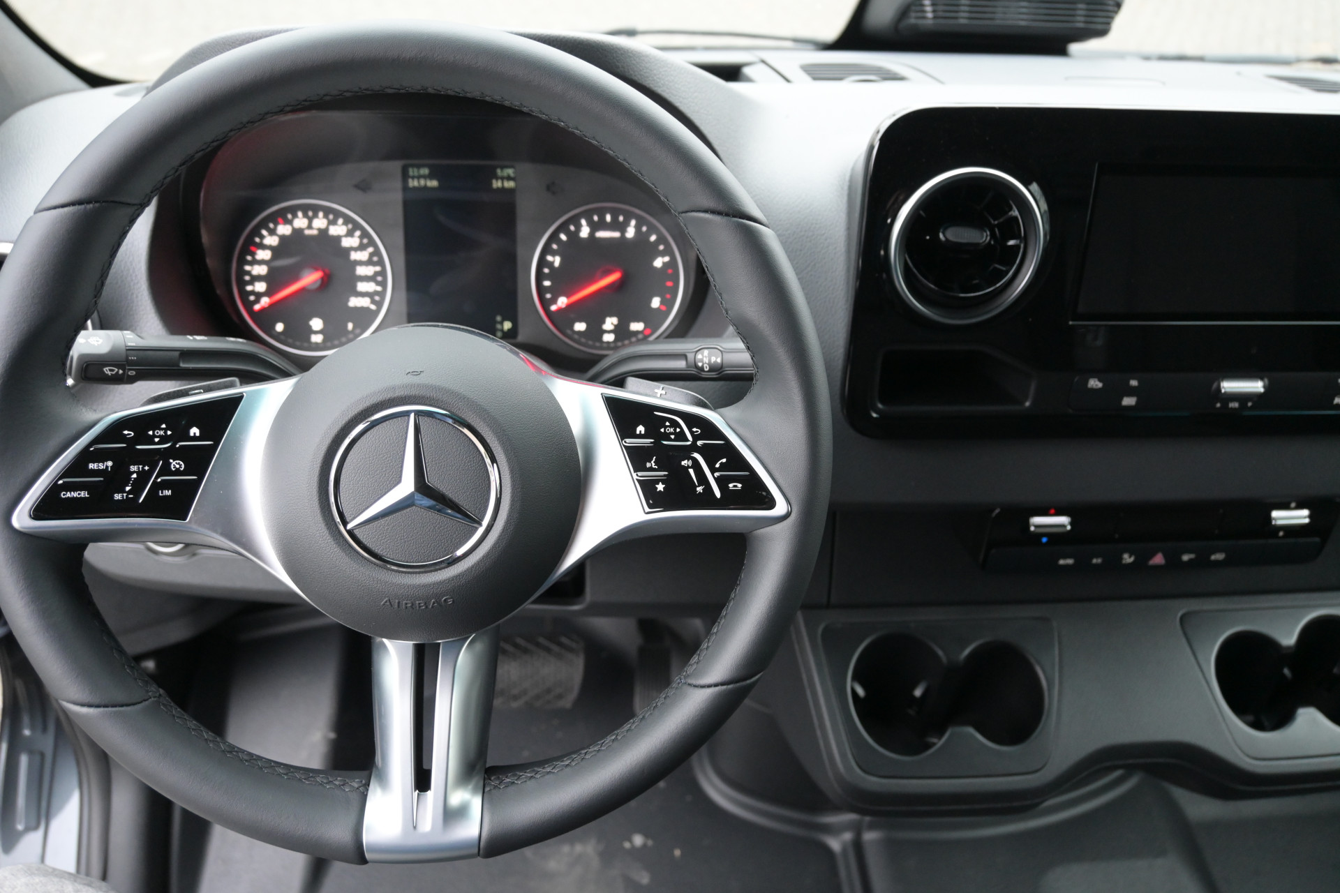 Mercedes-Benz Sprinter 14