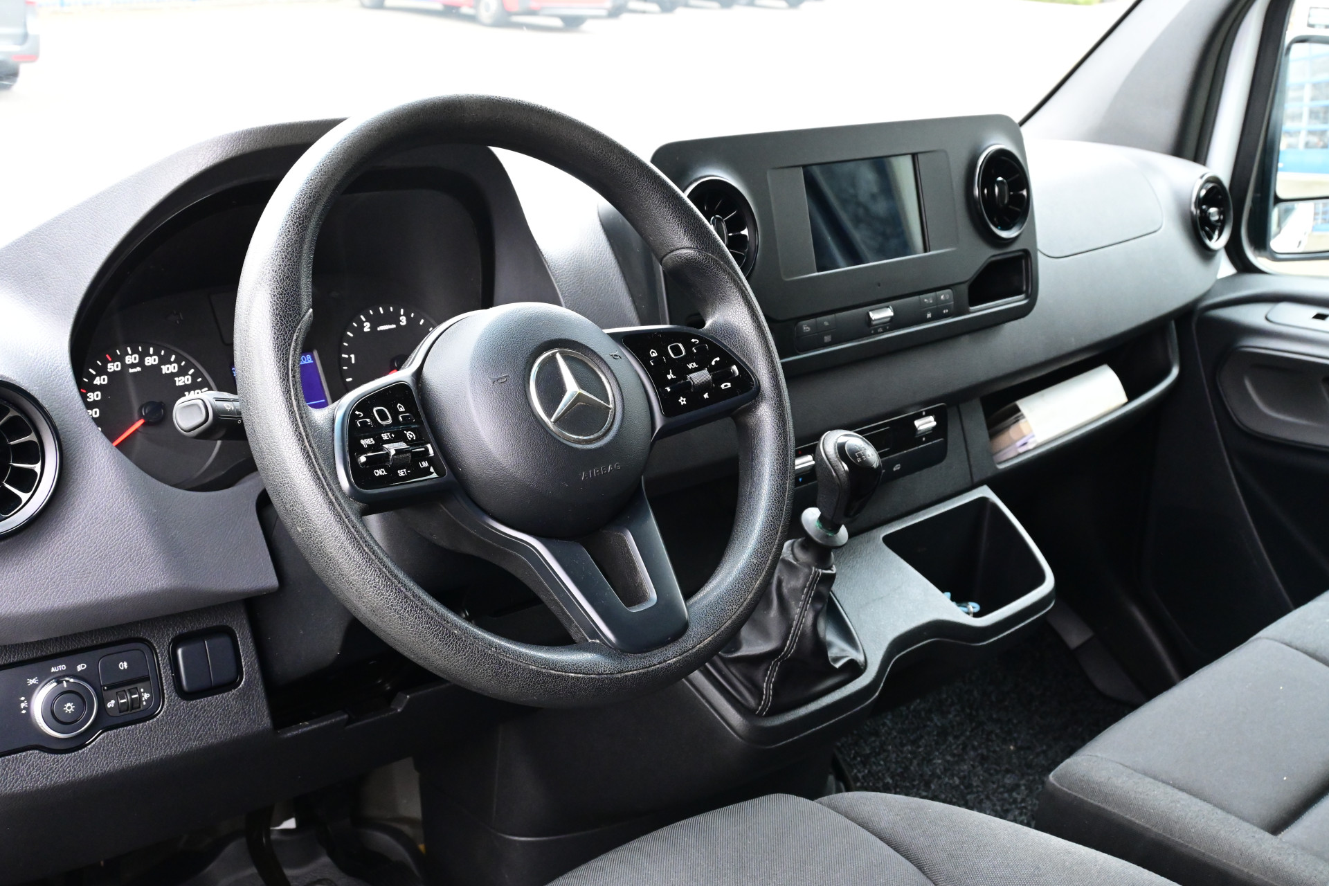 Mercedes-Benz Sprinter 4