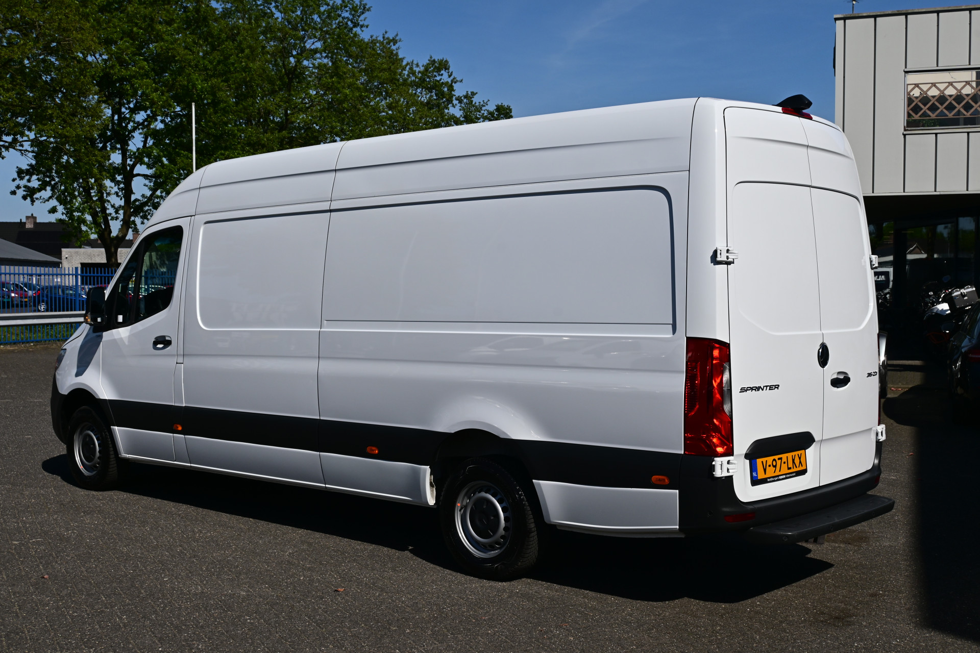 Mercedes-Benz Sprinter 11