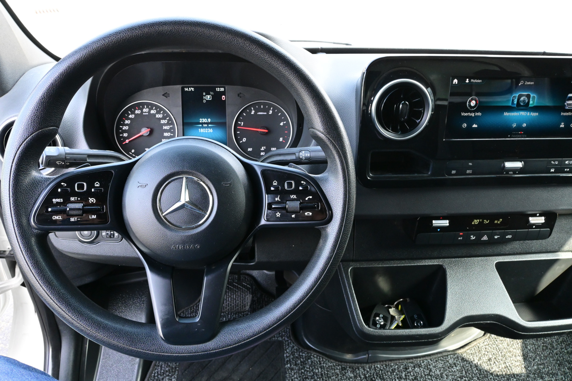 Mercedes-Benz Sprinter 14