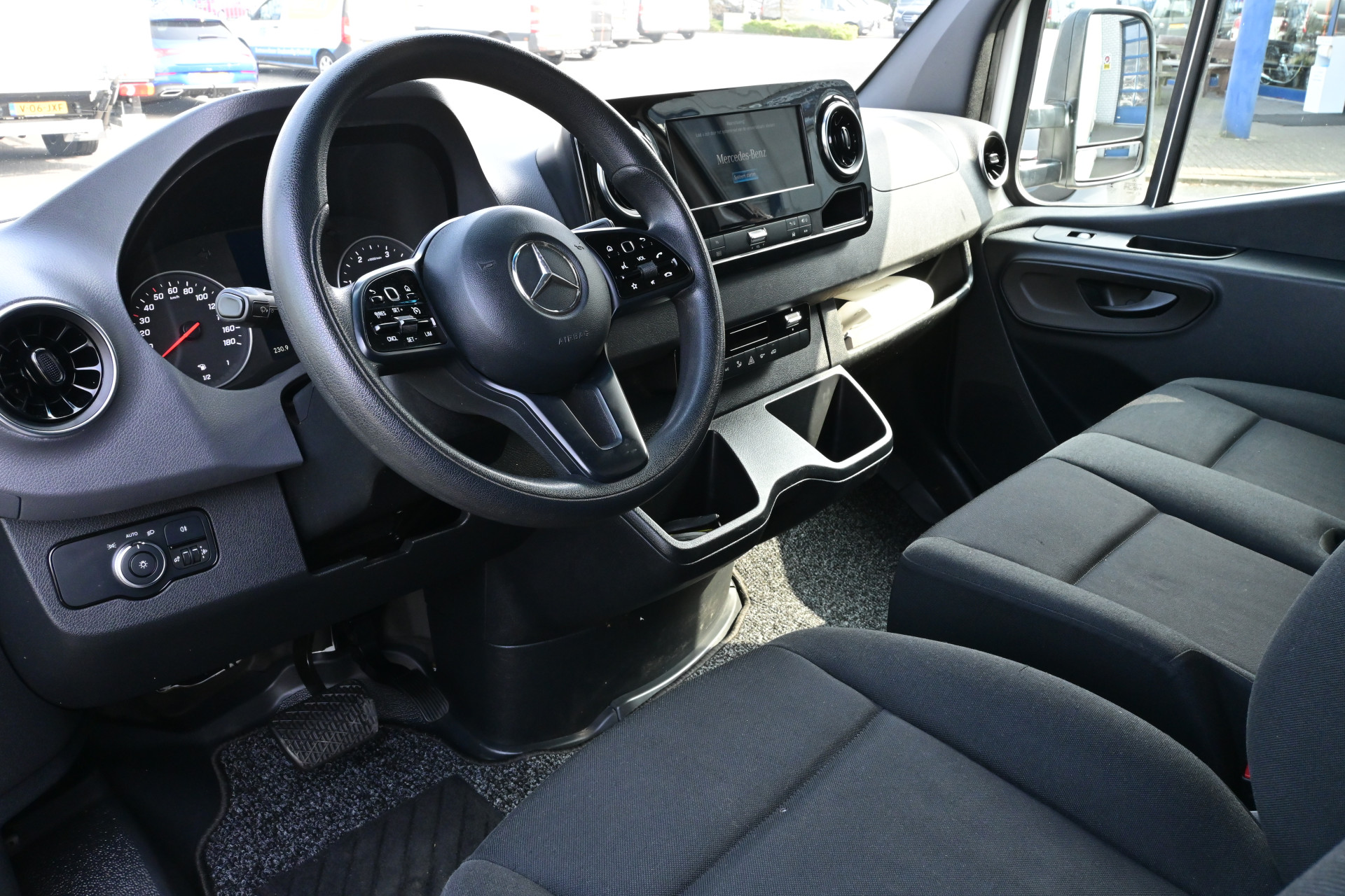 Mercedes-Benz Sprinter 4
