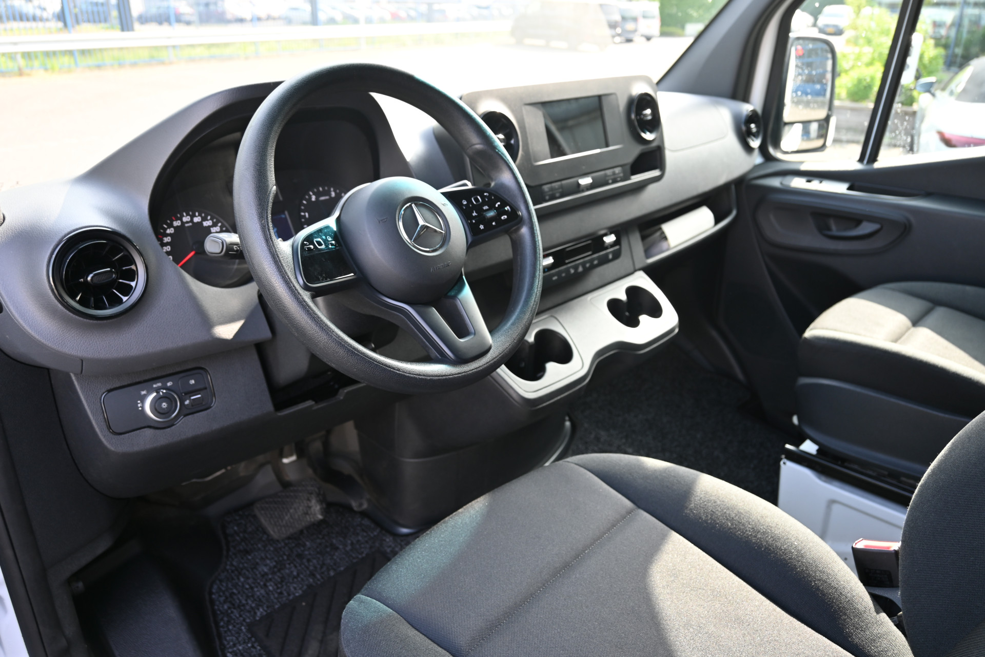 Mercedes-Benz Sprinter 4