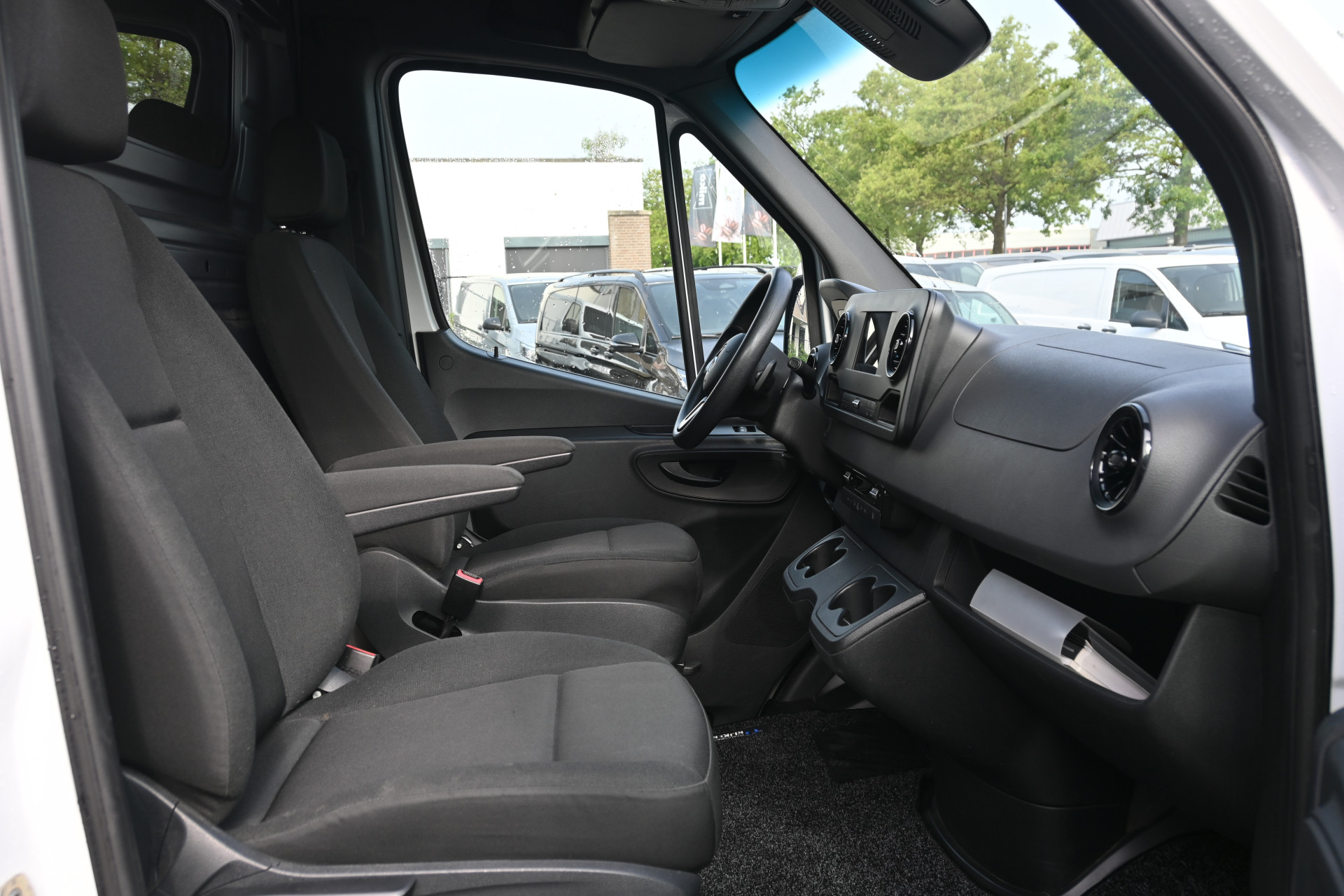Mercedes-Benz Sprinter 9