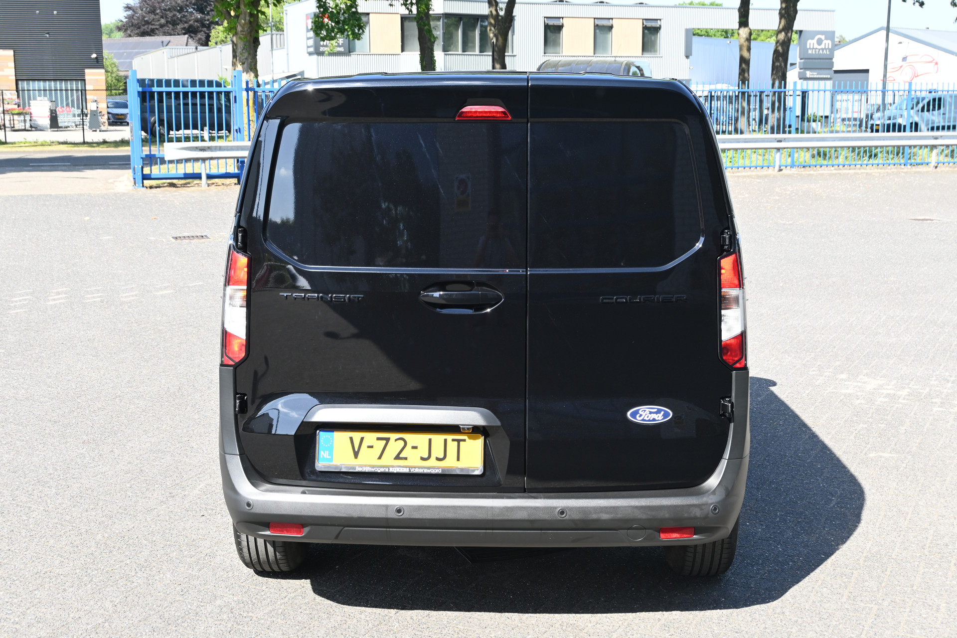 Ford Transit Courier 10