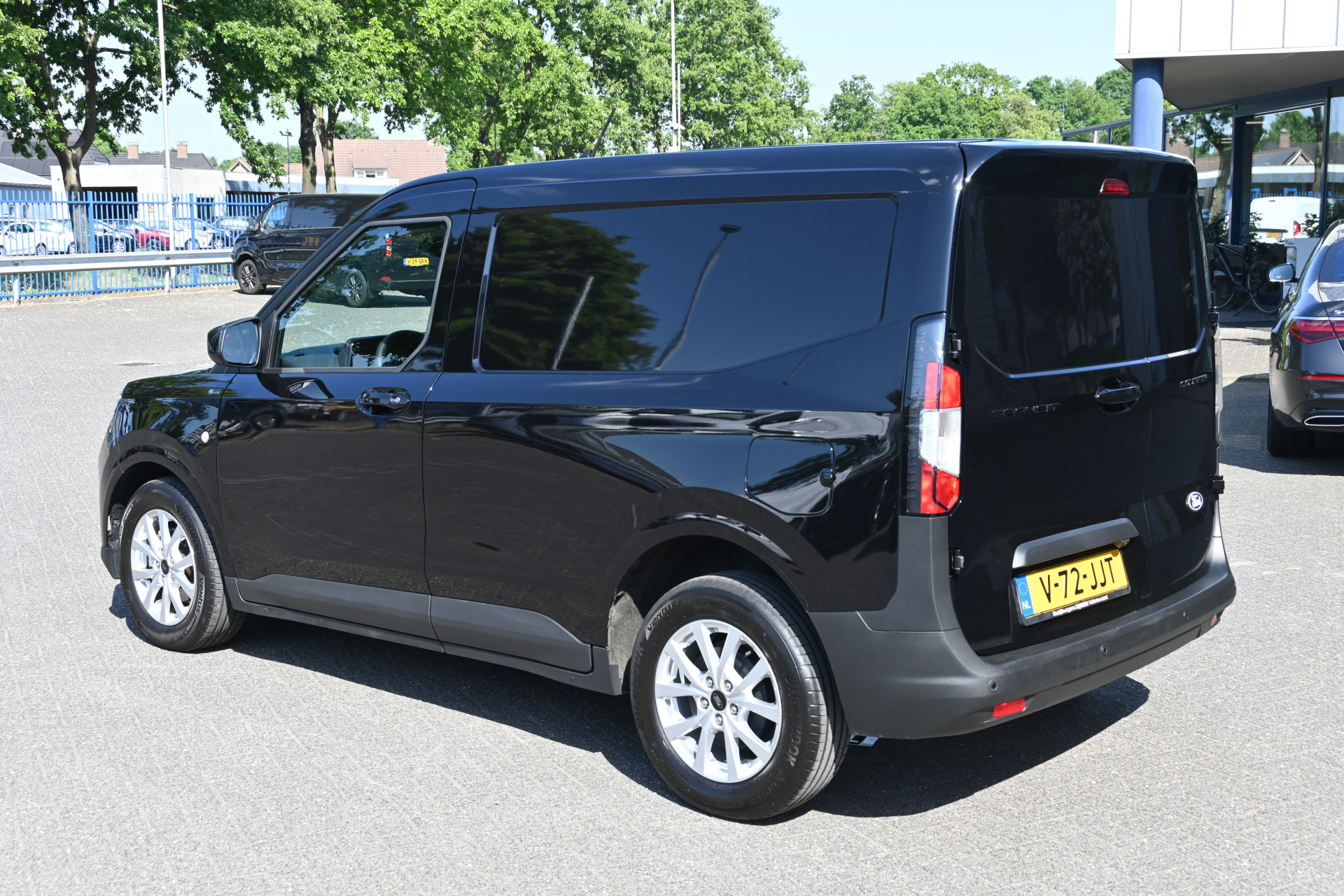 Ford Transit Courier 12