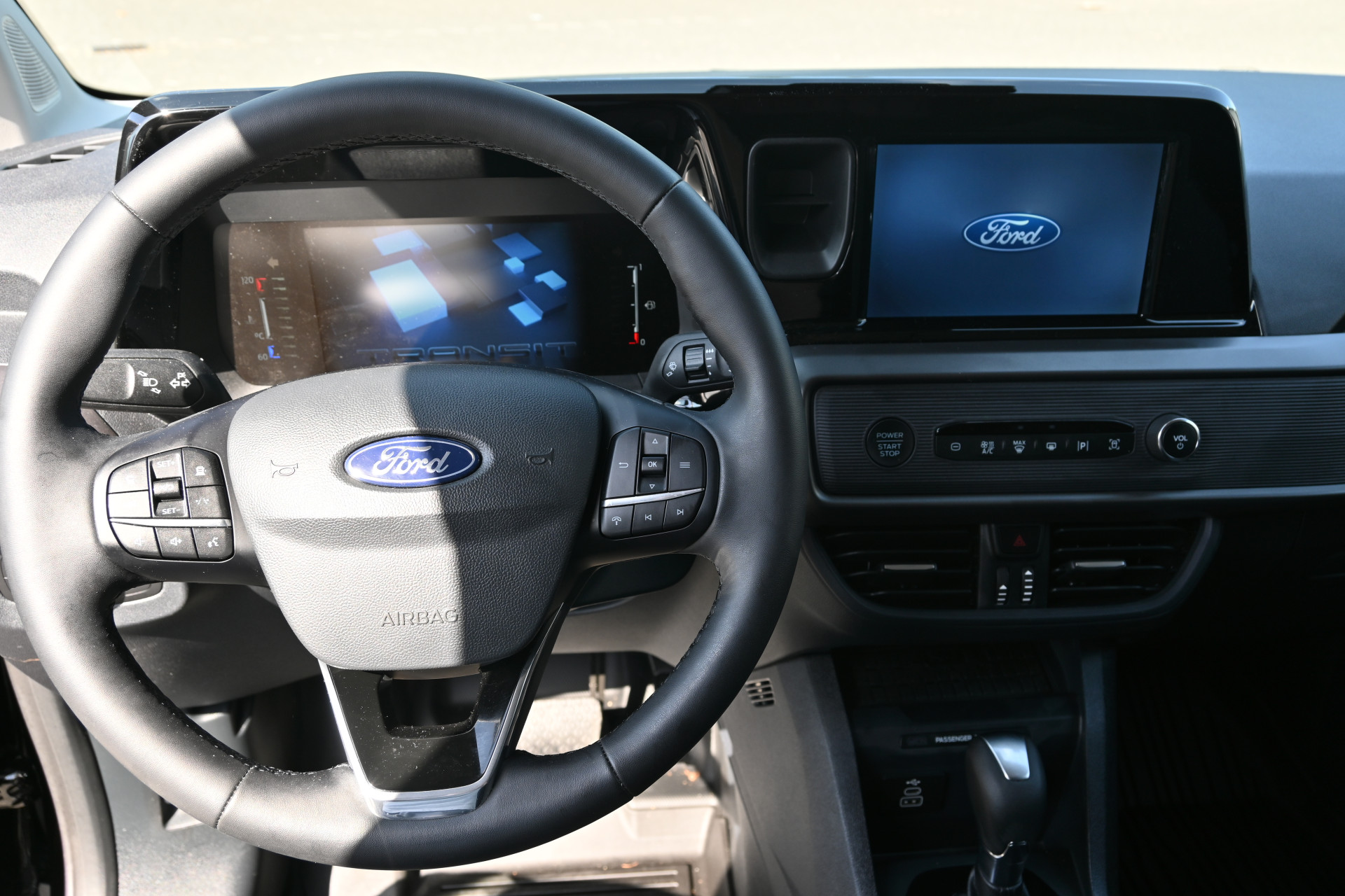 Ford Transit Courier 13