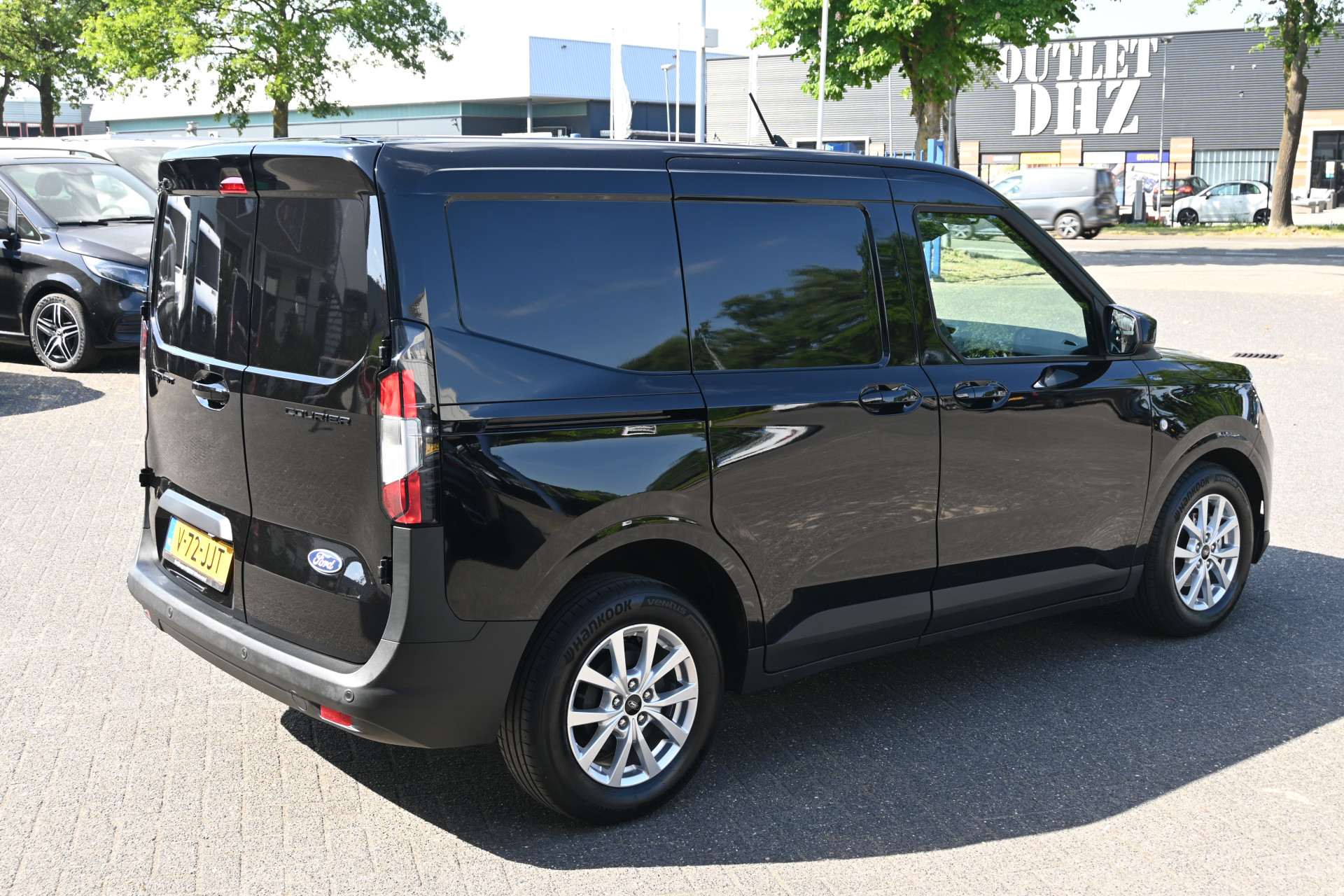 Ford Transit Courier 2