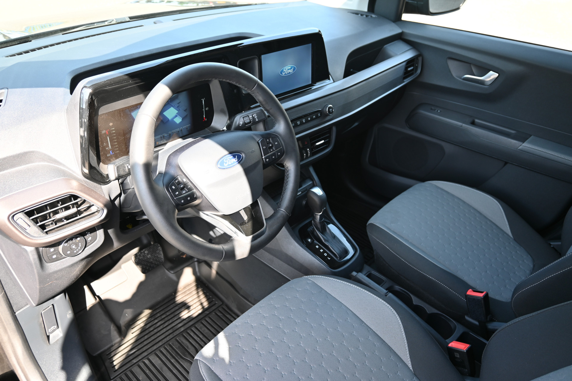 Ford Transit Courier 3