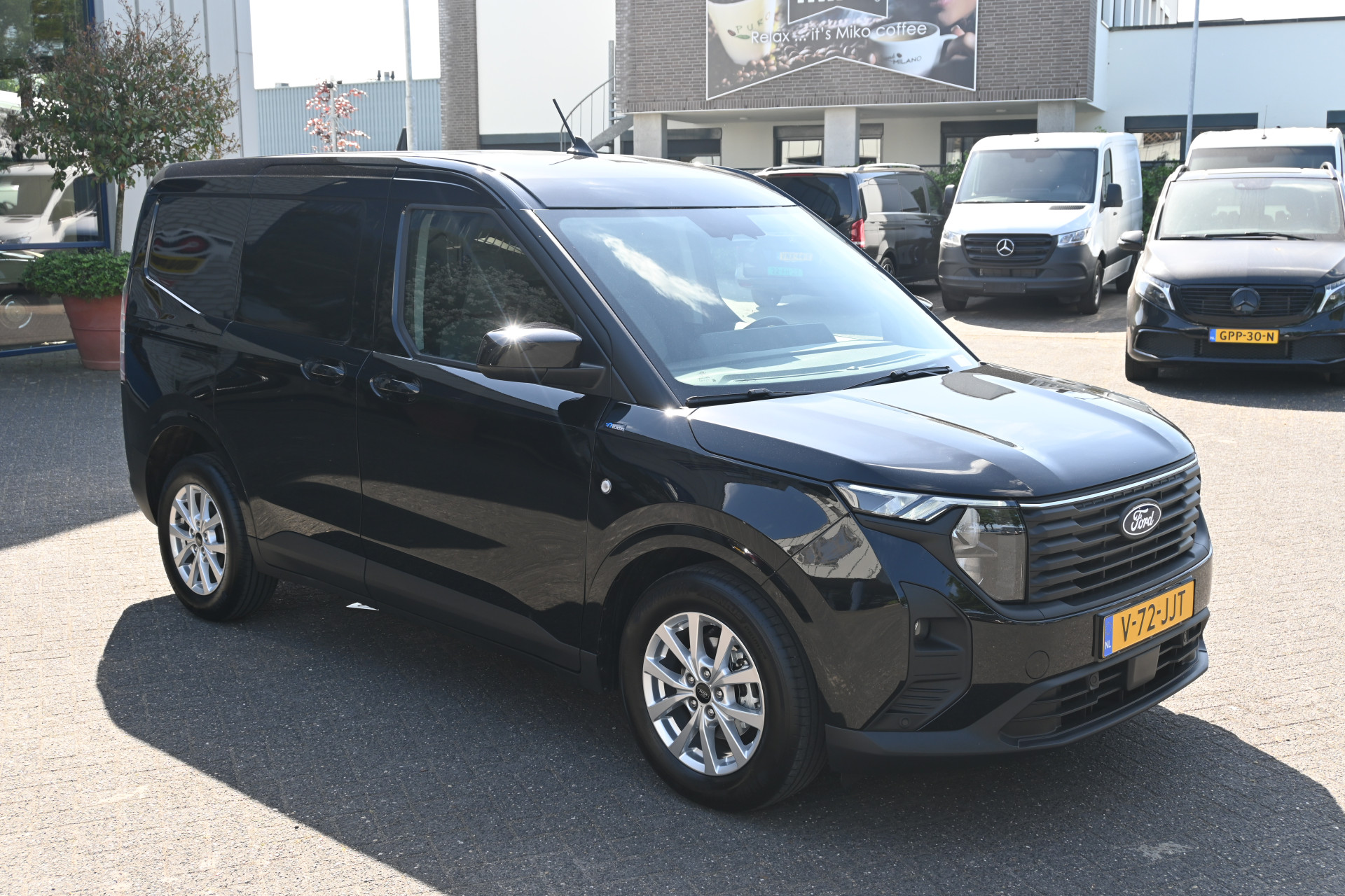 Ford Transit Courier 9