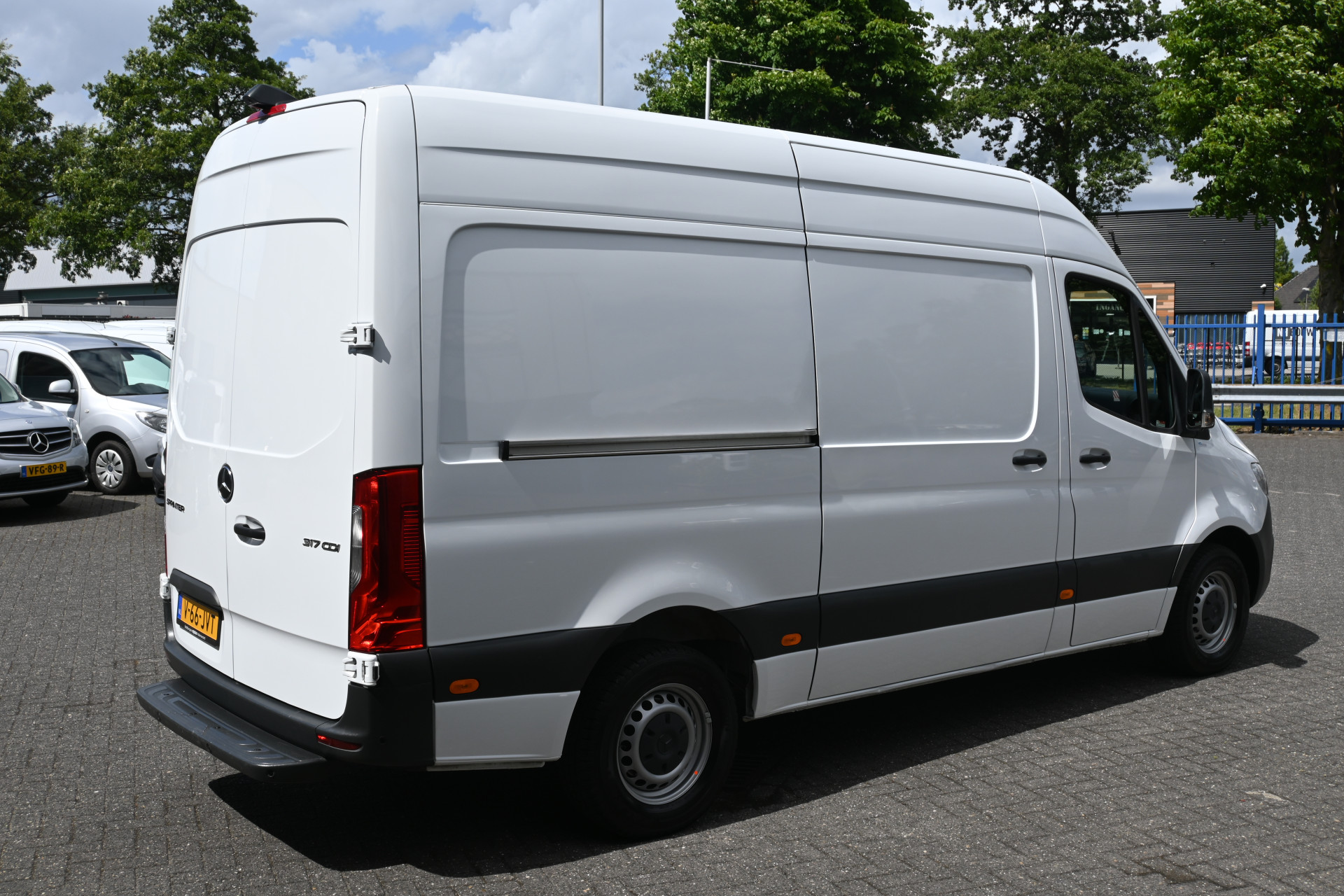 Mercedes-Benz Sprinter 2