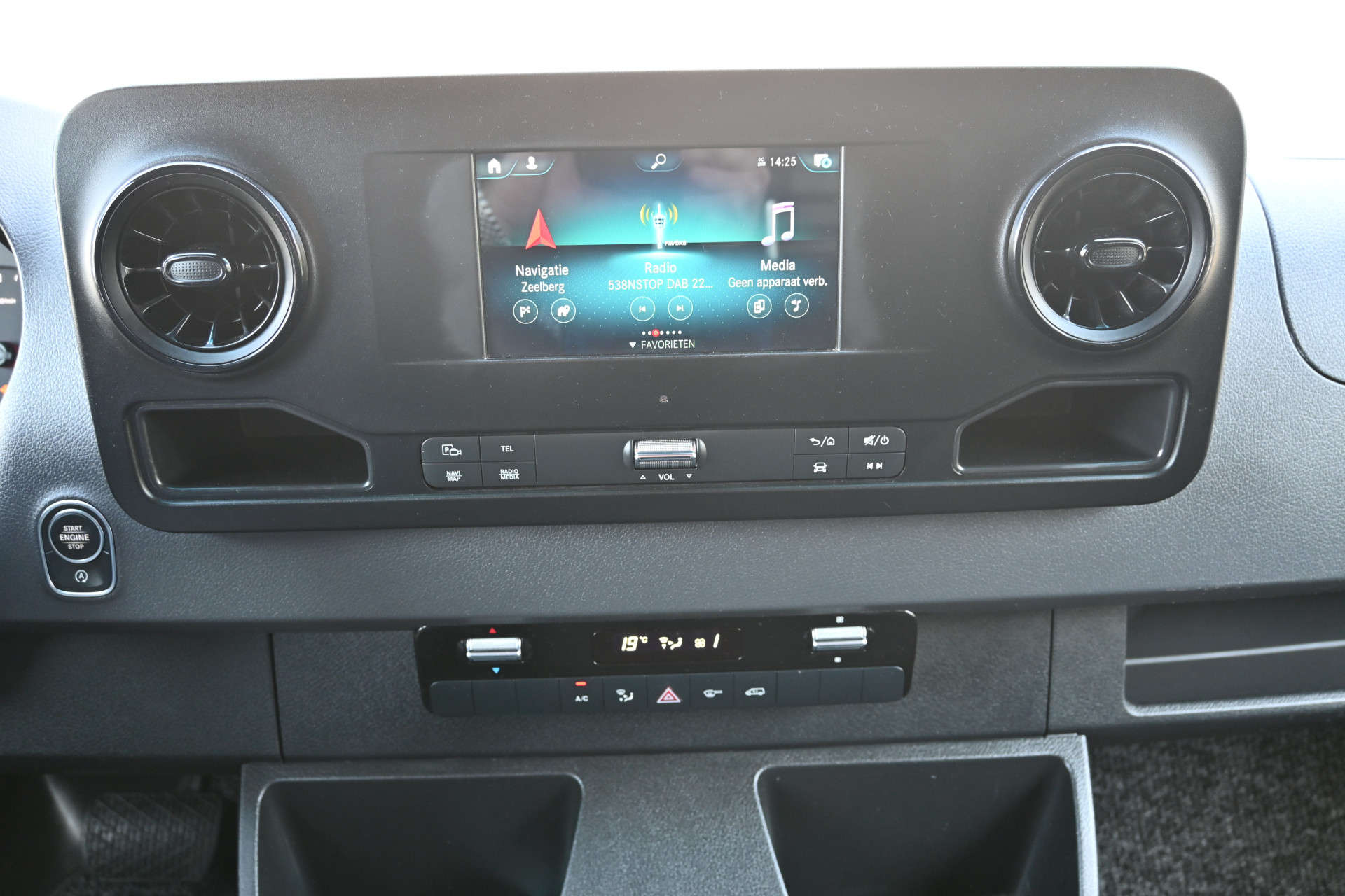 Mercedes-Benz Sprinter 4