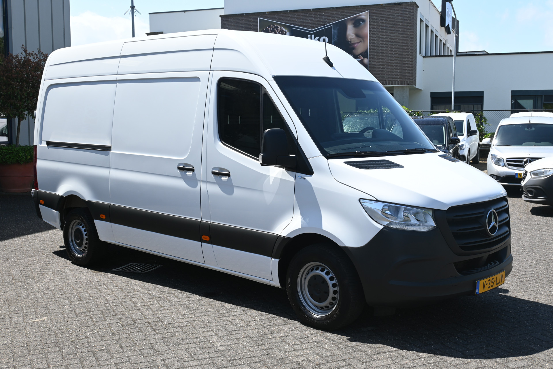 Mercedes-Benz Sprinter 9