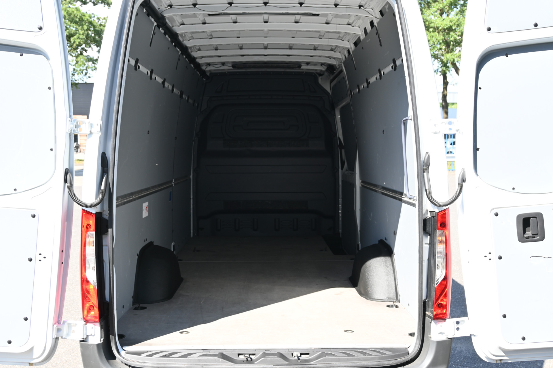 Mercedes-Benz Sprinter 11