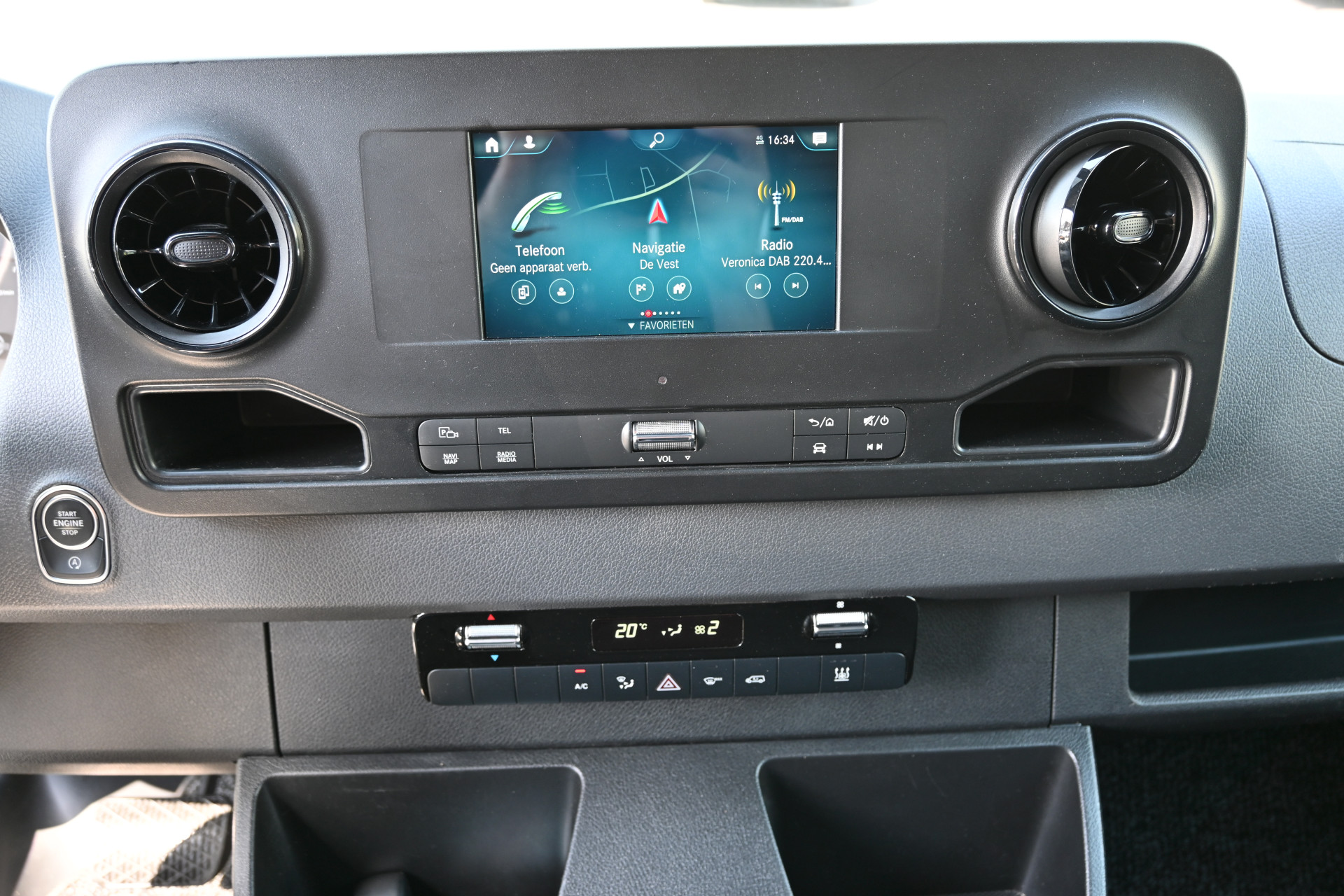 Mercedes-Benz Sprinter 4