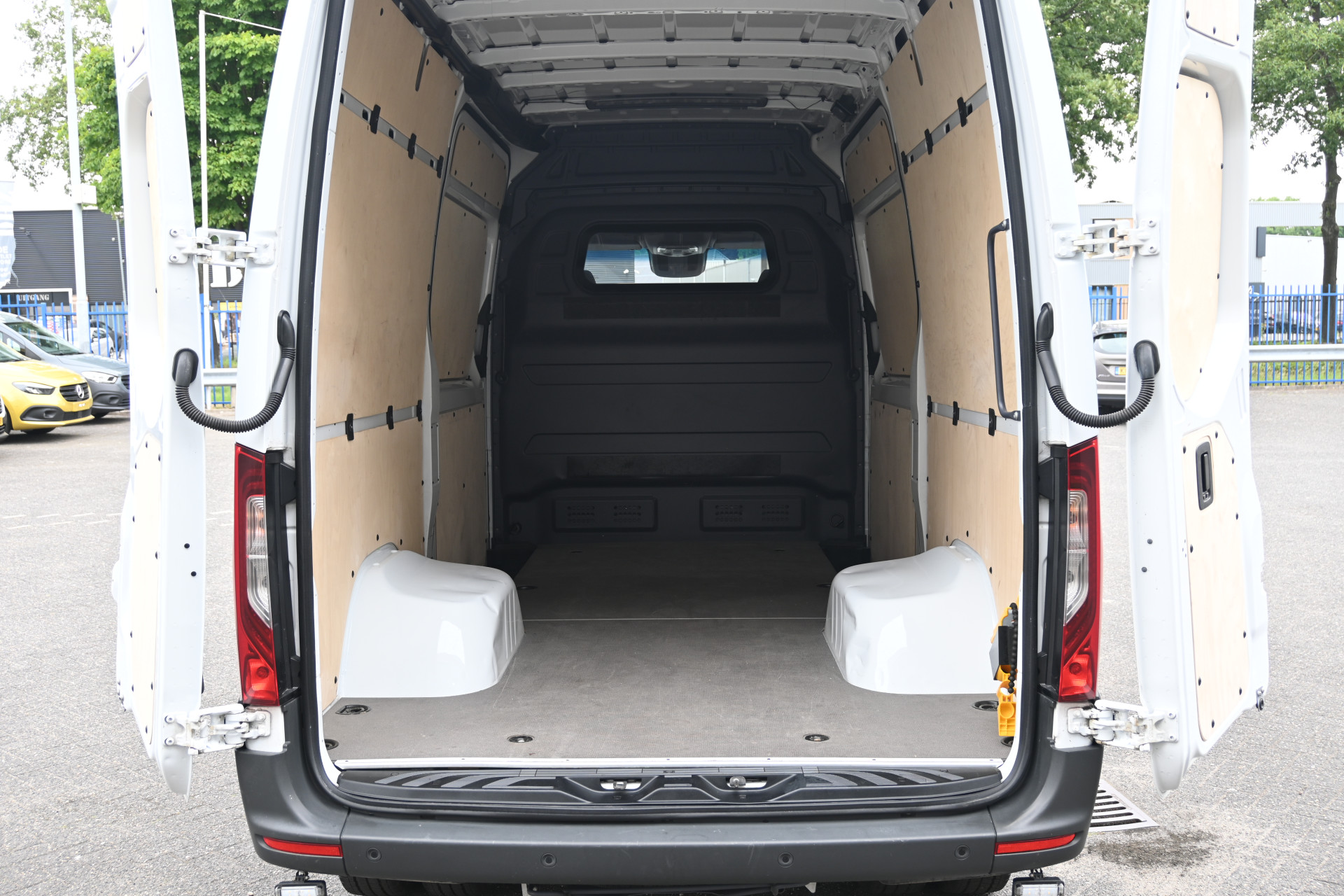 Mercedes-Benz Sprinter 14