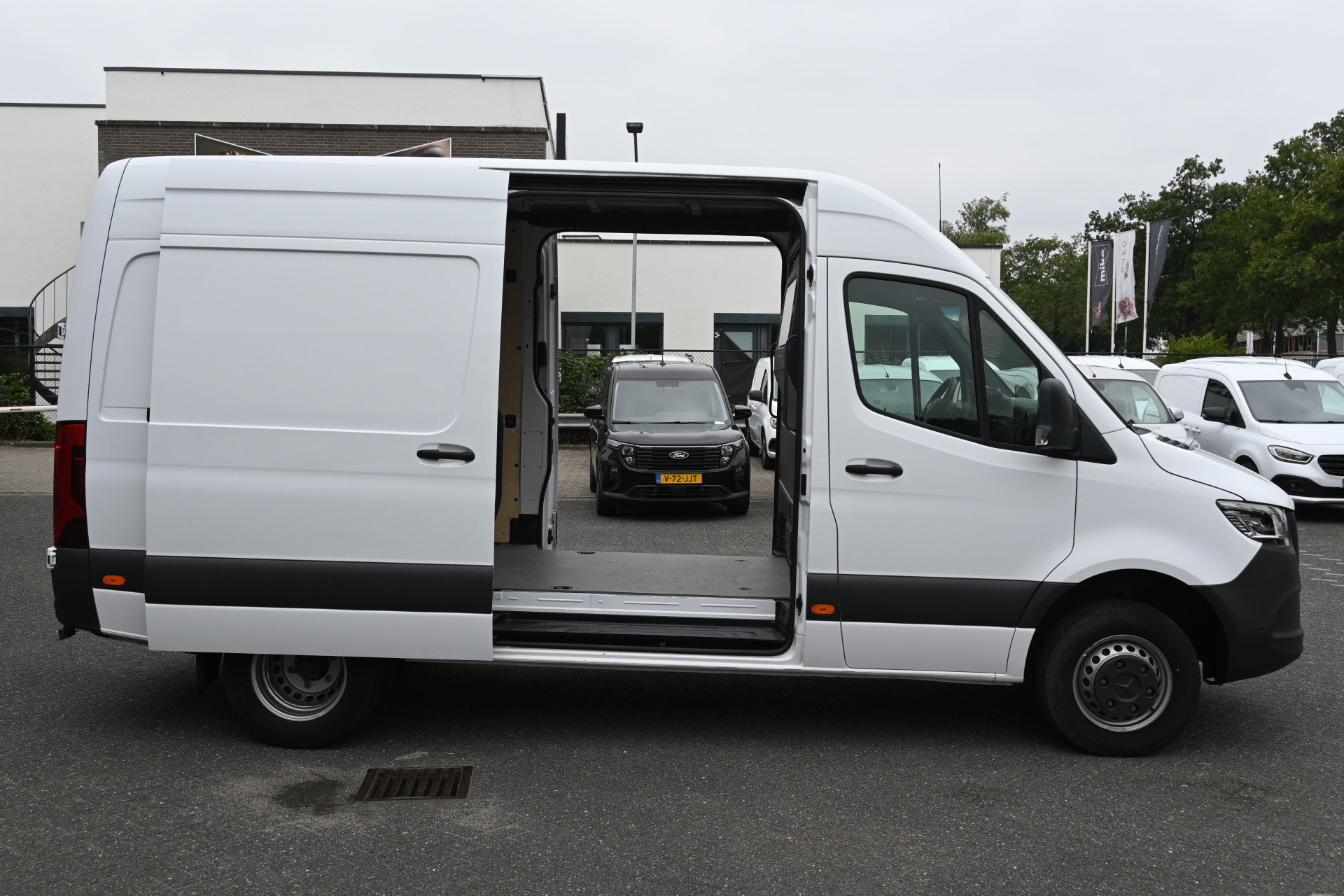Mercedes-Benz Sprinter 2