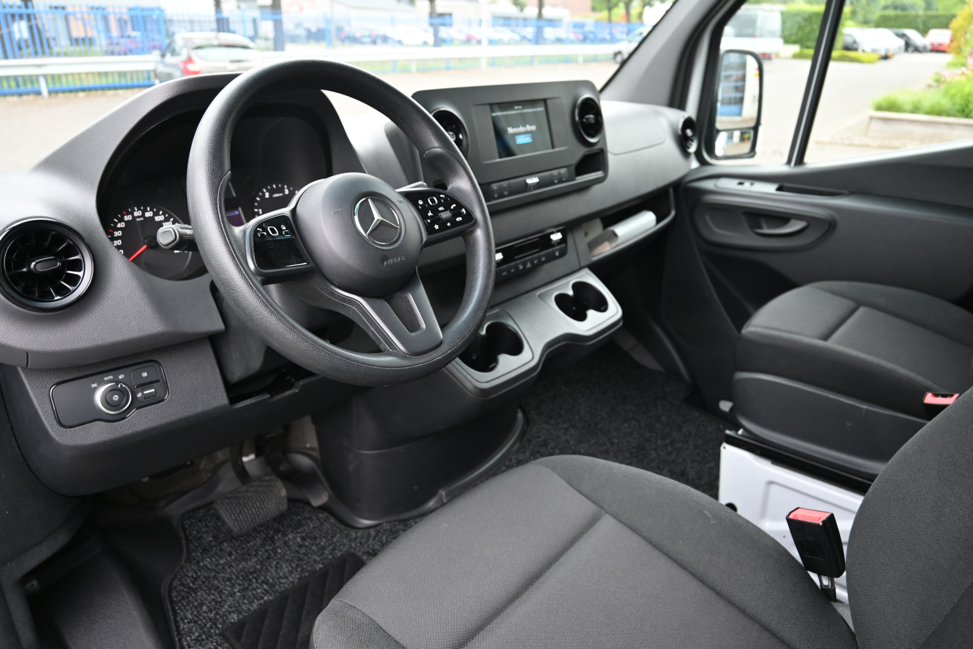 Mercedes-Benz Sprinter 4