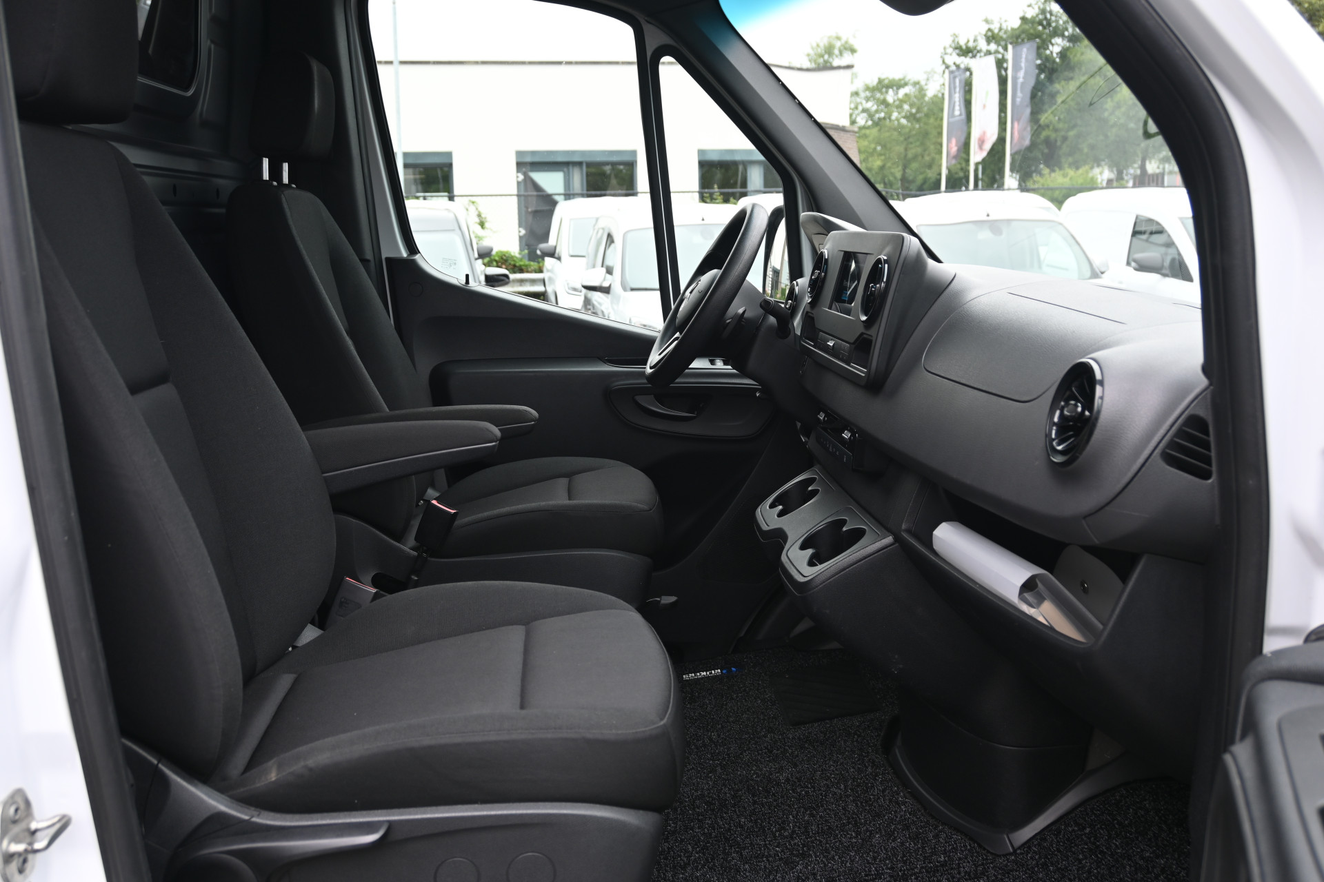 Mercedes-Benz Sprinter 9