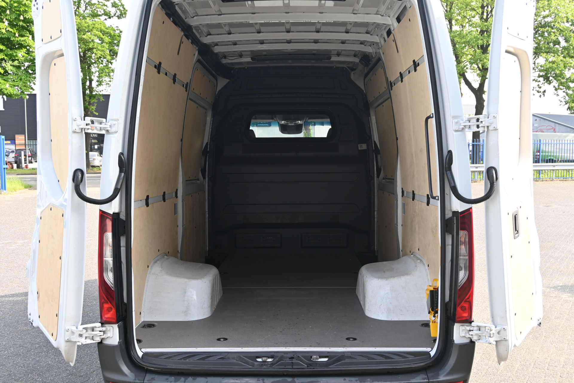 Mercedes-Benz Sprinter 14
