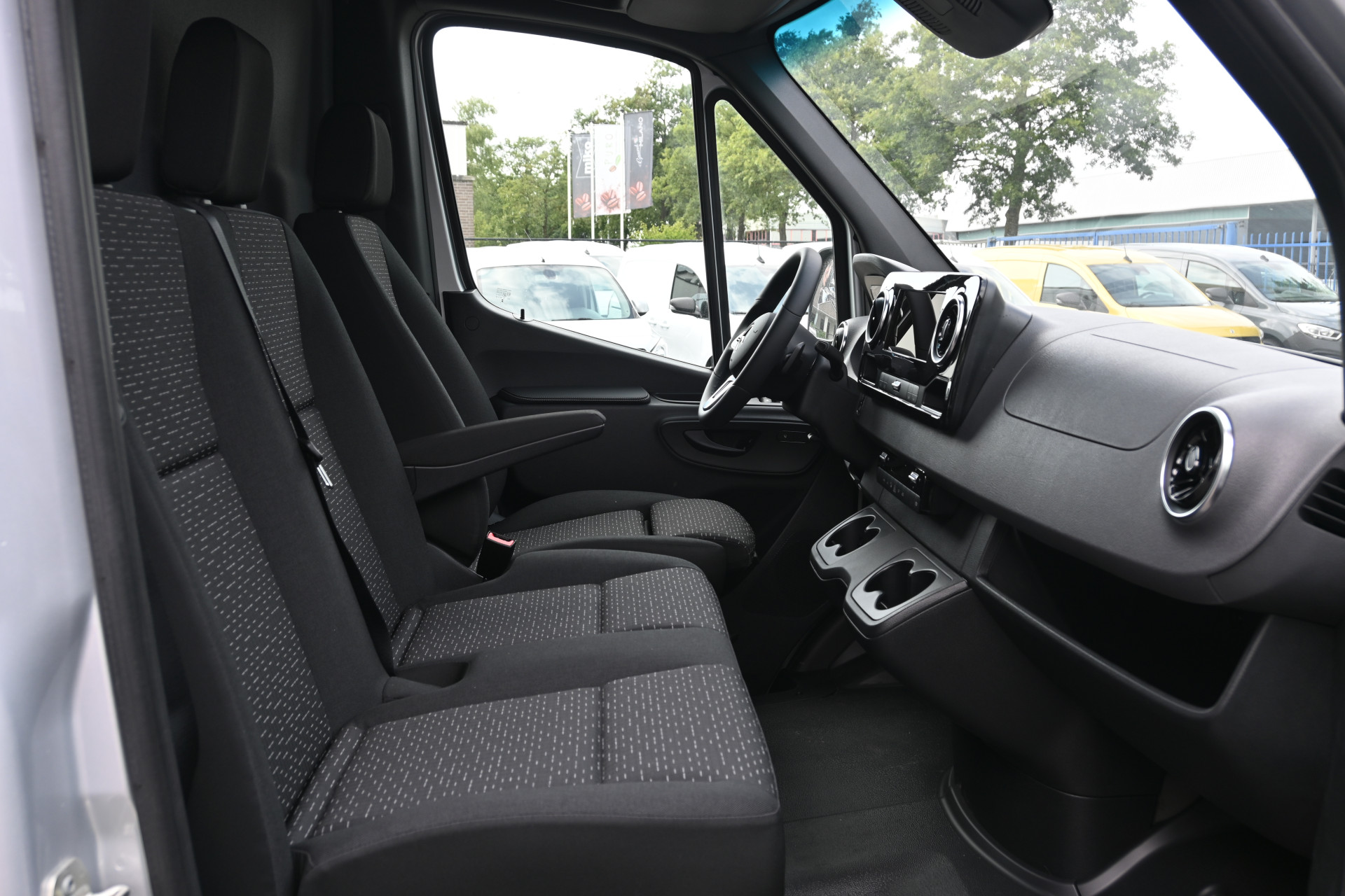 Mercedes-Benz Sprinter 9