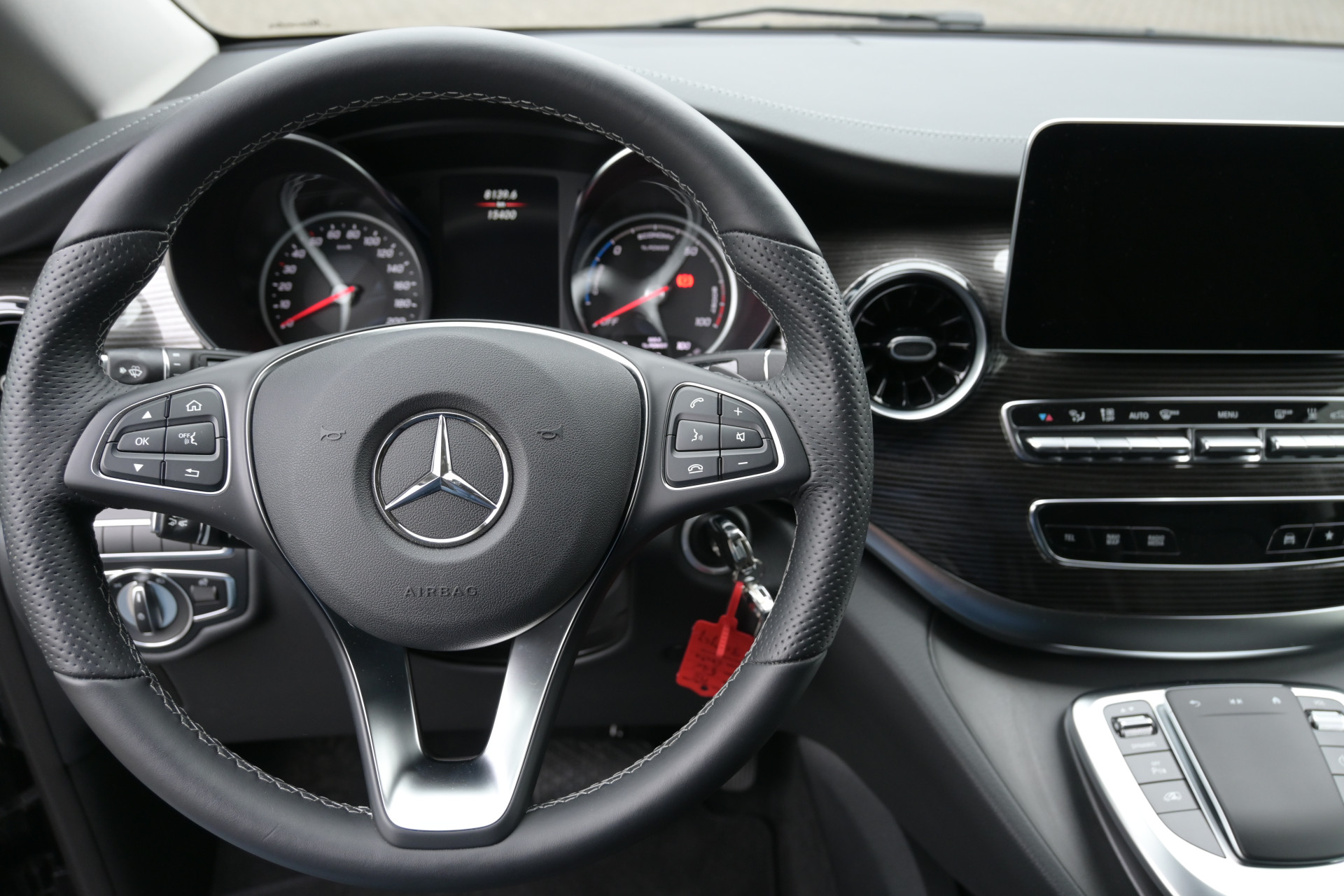 Mercedes-Benz EQV 16