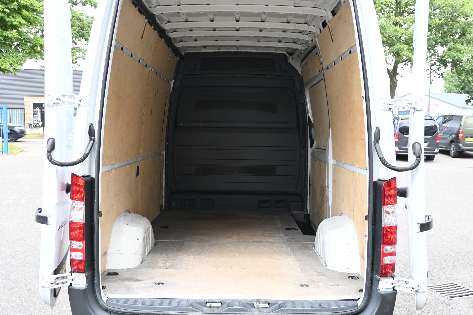 Mercedes-Benz Sprinter 11