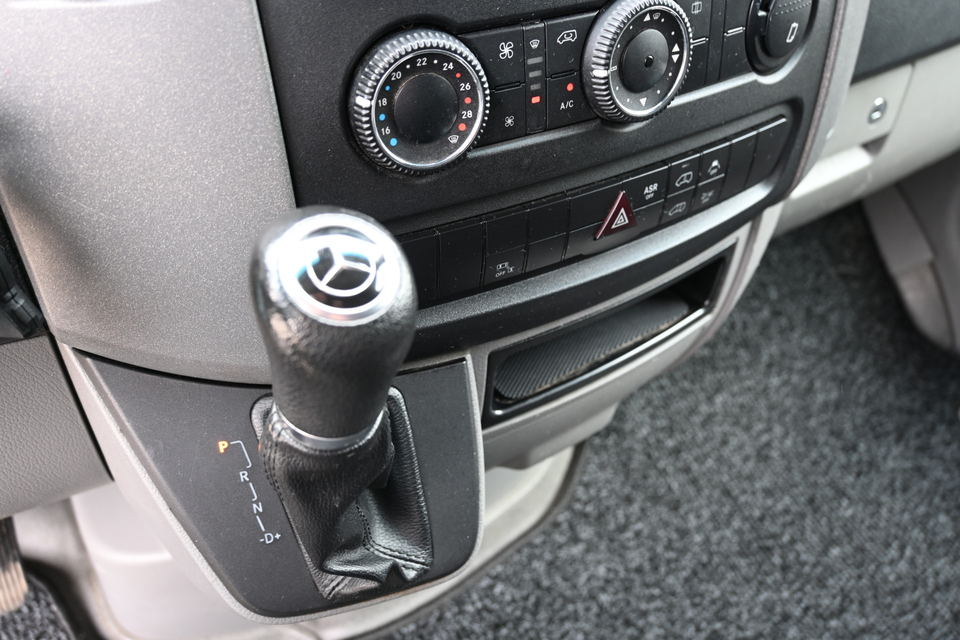 Mercedes-Benz Sprinter 4
