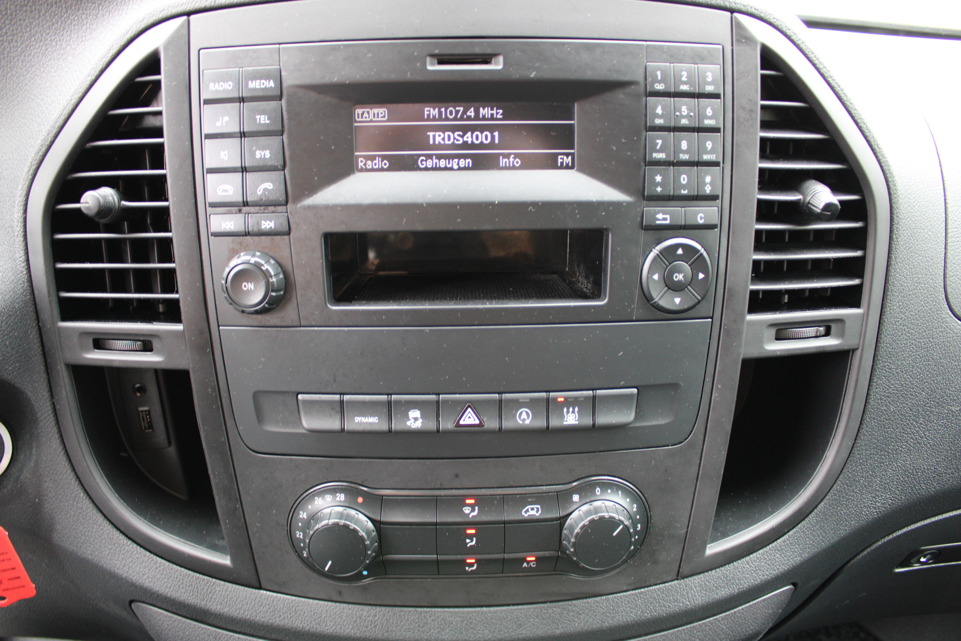 Mercedes-Benz Vito 4