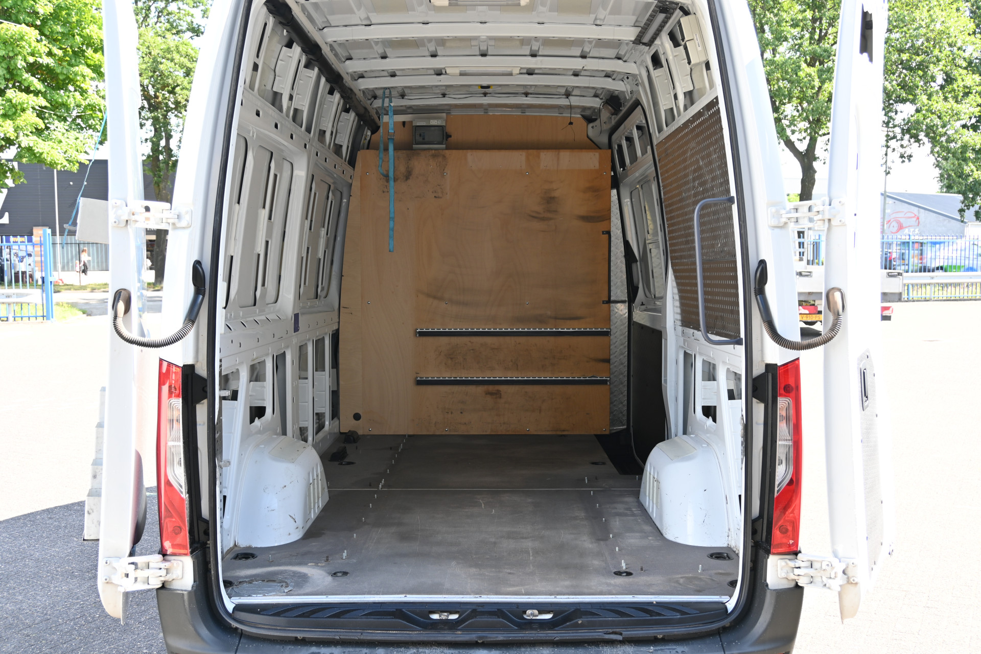 Mercedes-Benz Sprinter 13