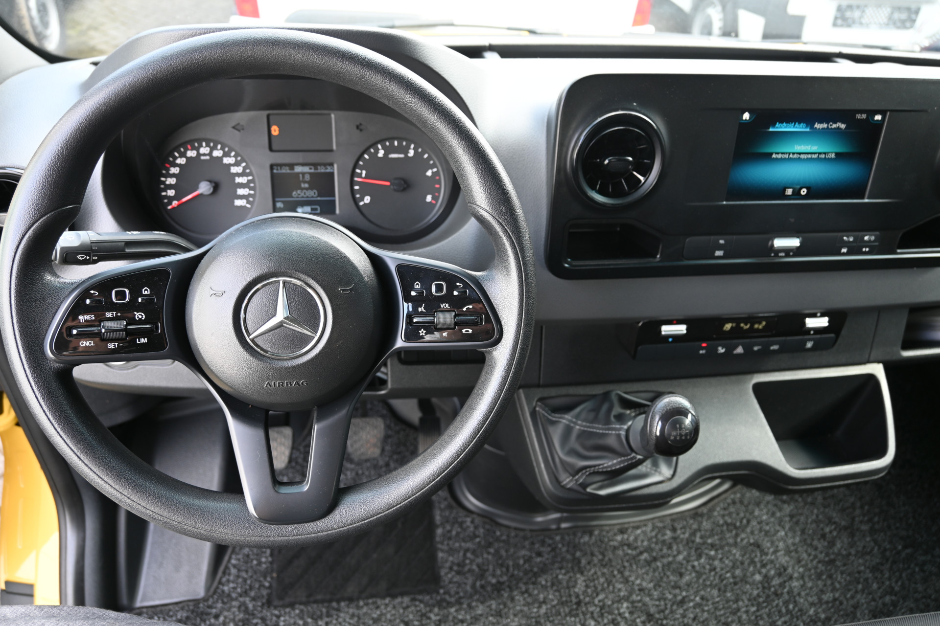 Mercedes-Benz Sprinter 11