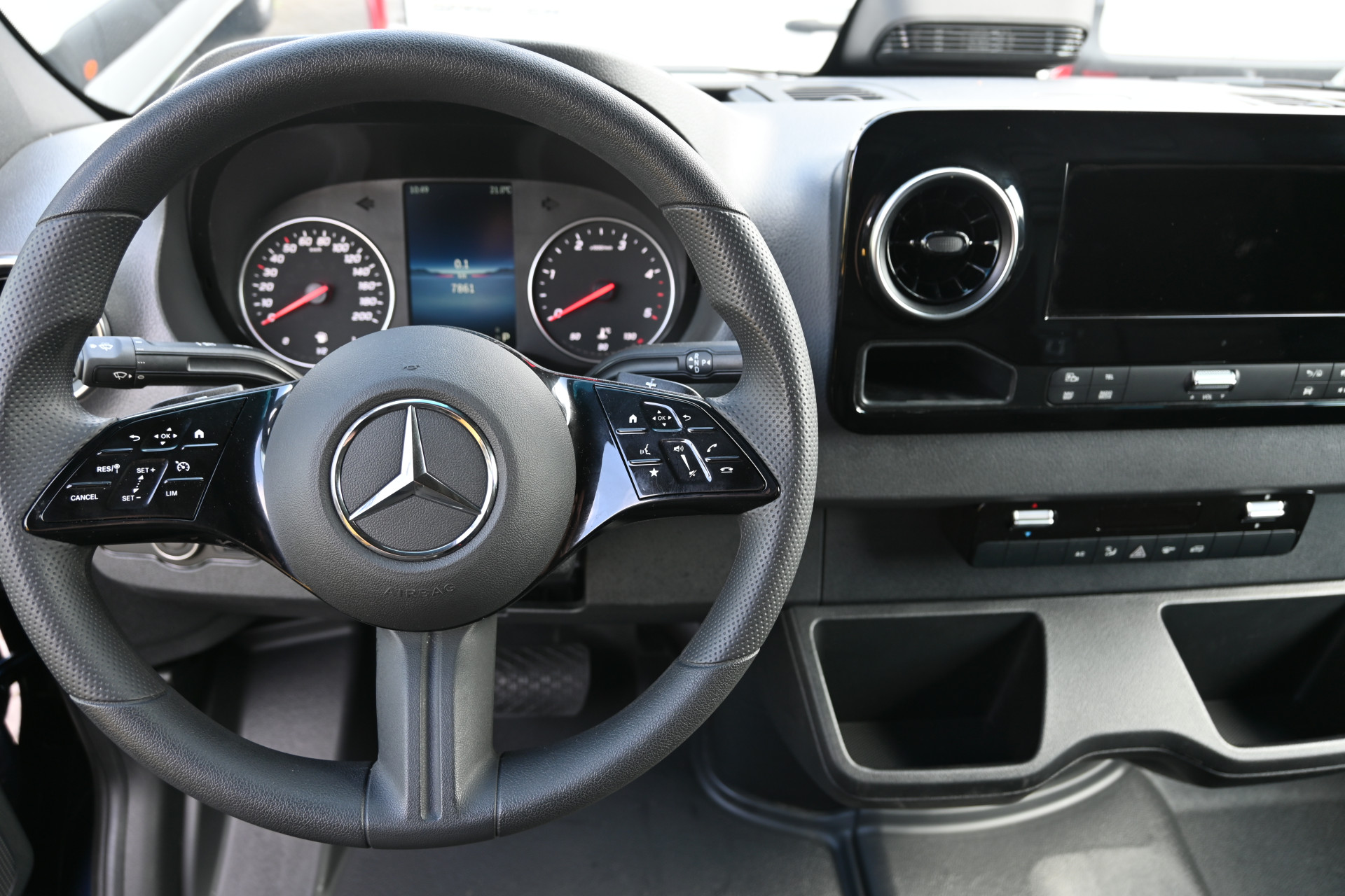 Mercedes-Benz Sprinter 12