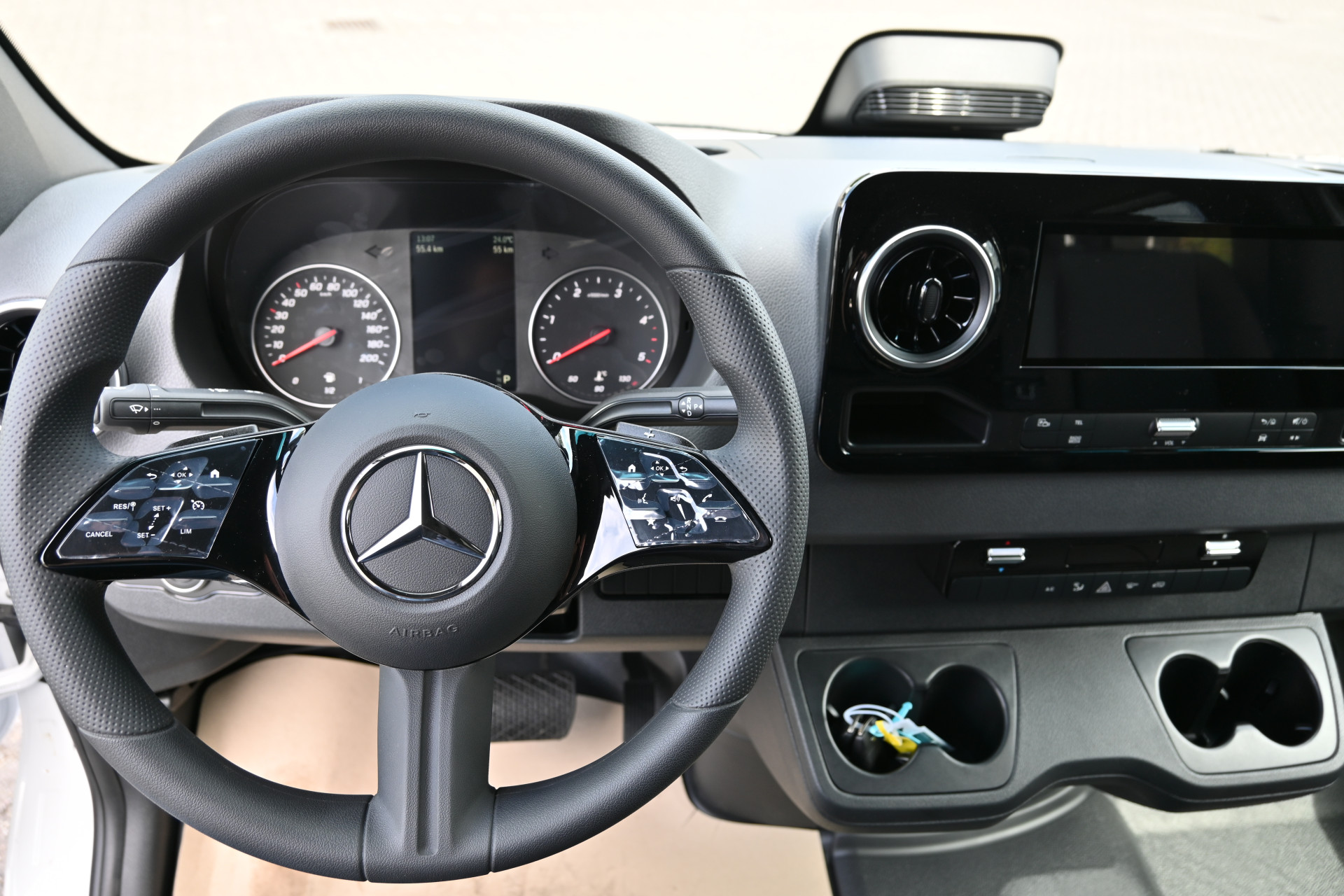 Mercedes-Benz Sprinter 11