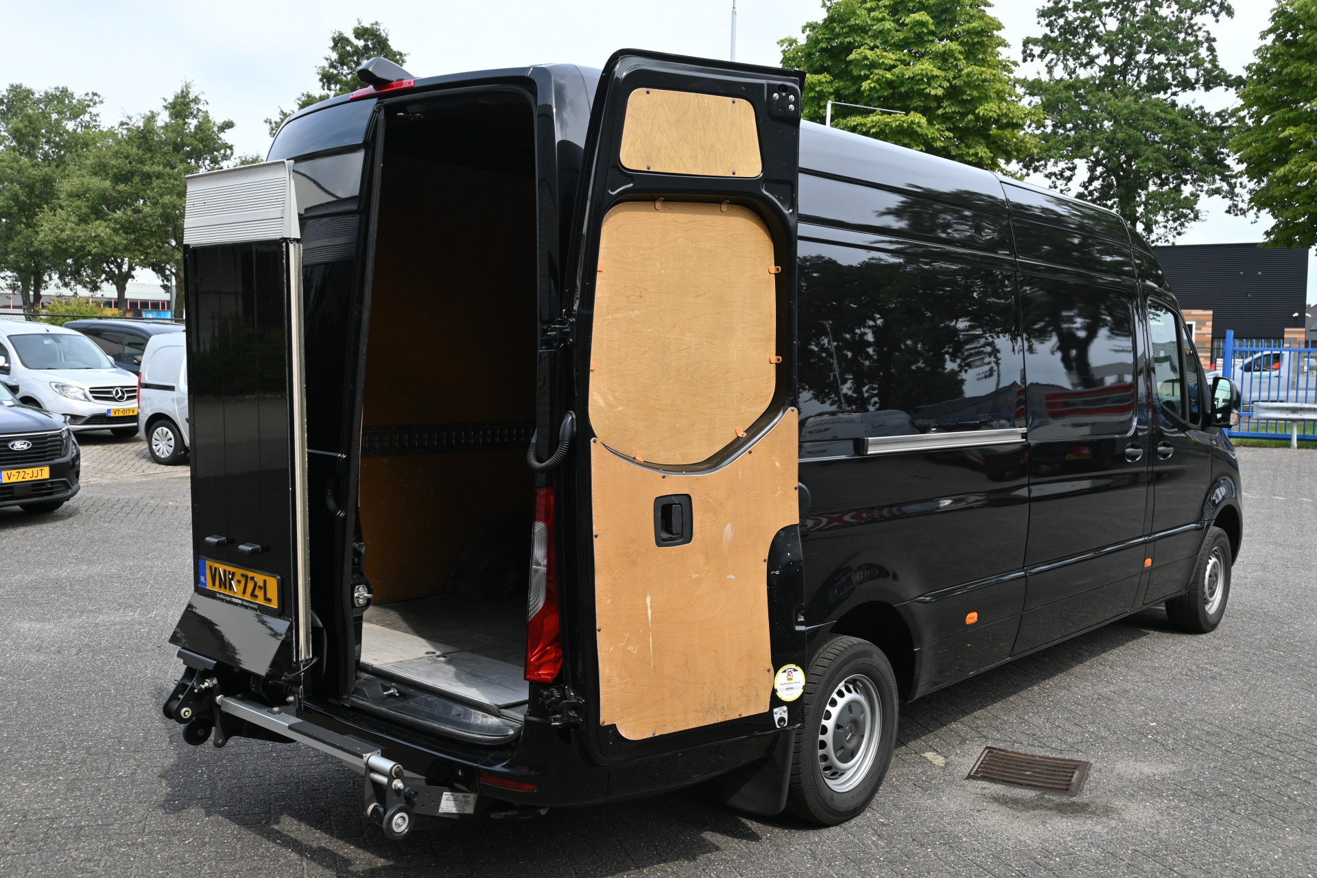 Mercedes-Benz Sprinter 14