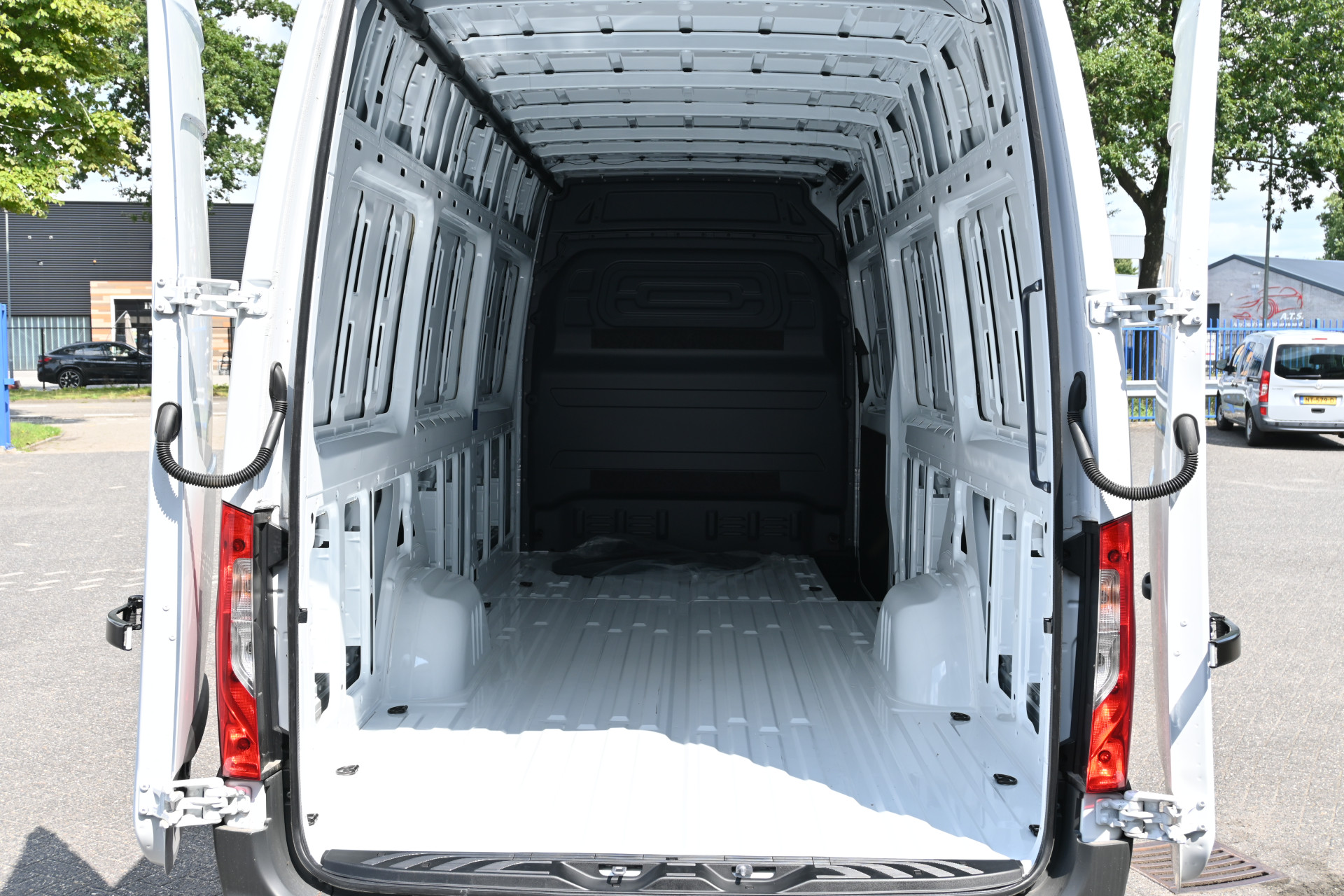 Mercedes-Benz Sprinter 10