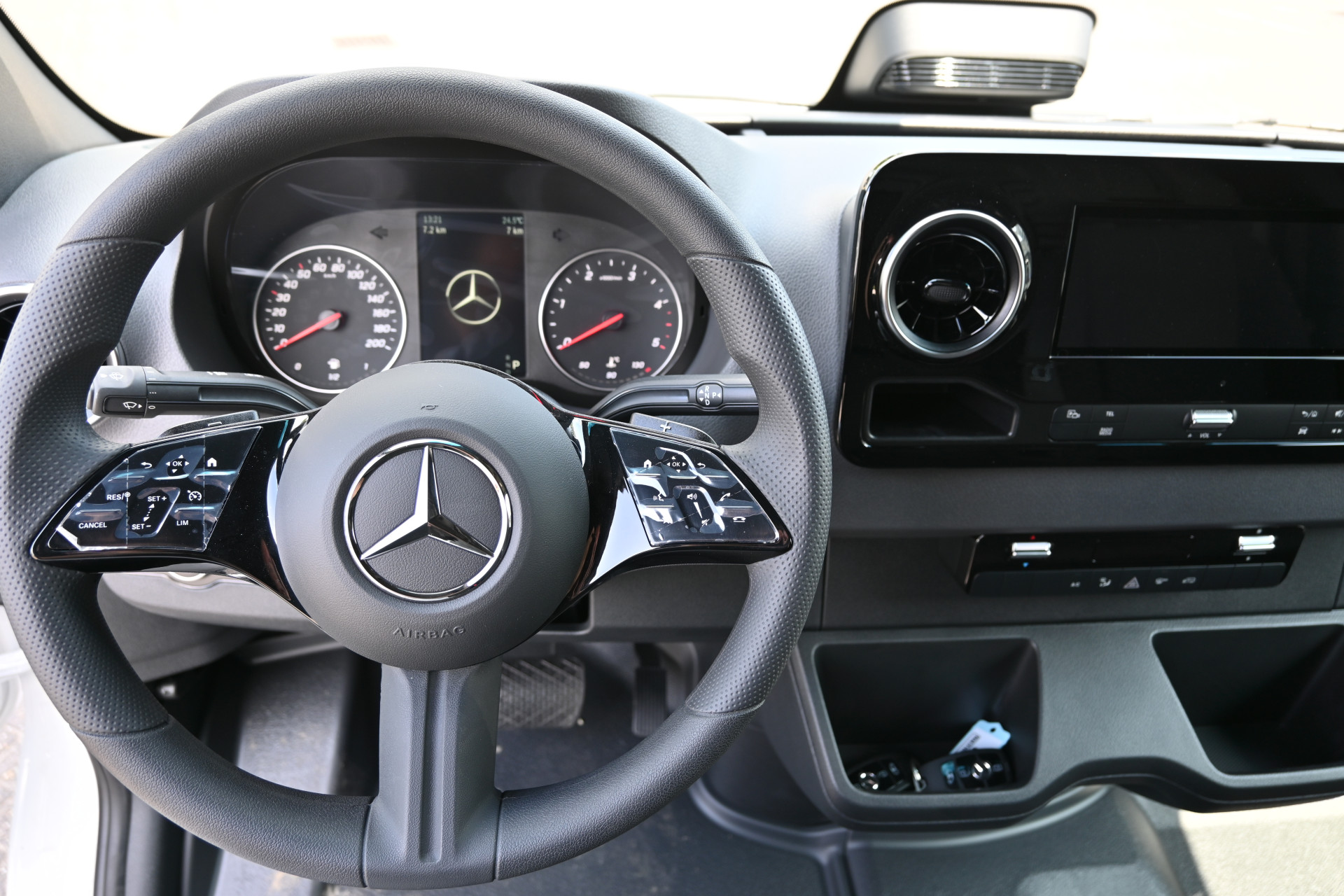 Mercedes-Benz Sprinter 11
